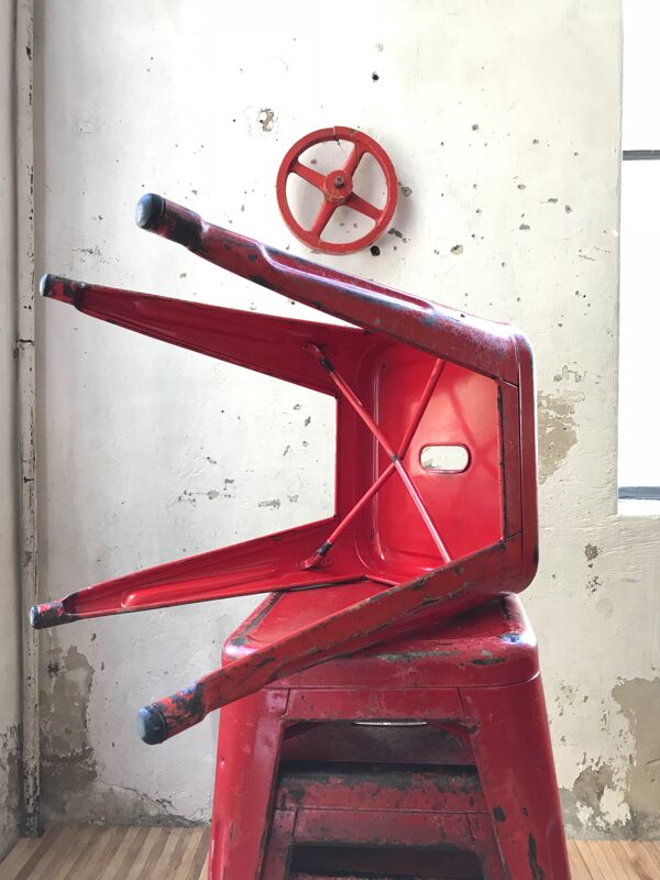 Tabouret industriel Tolix rouge en métal