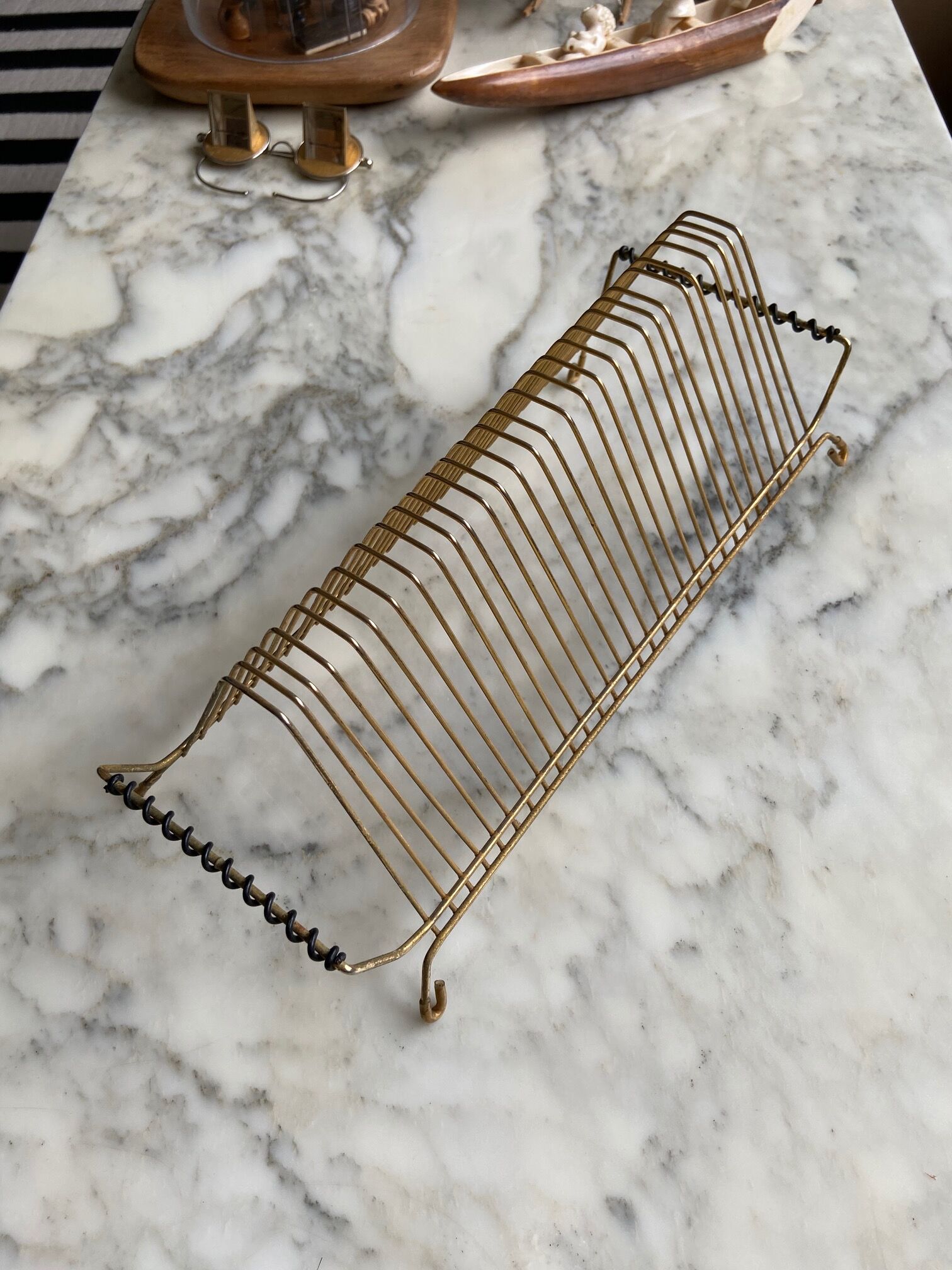 Gold metal and black scoubidou vinyl holders