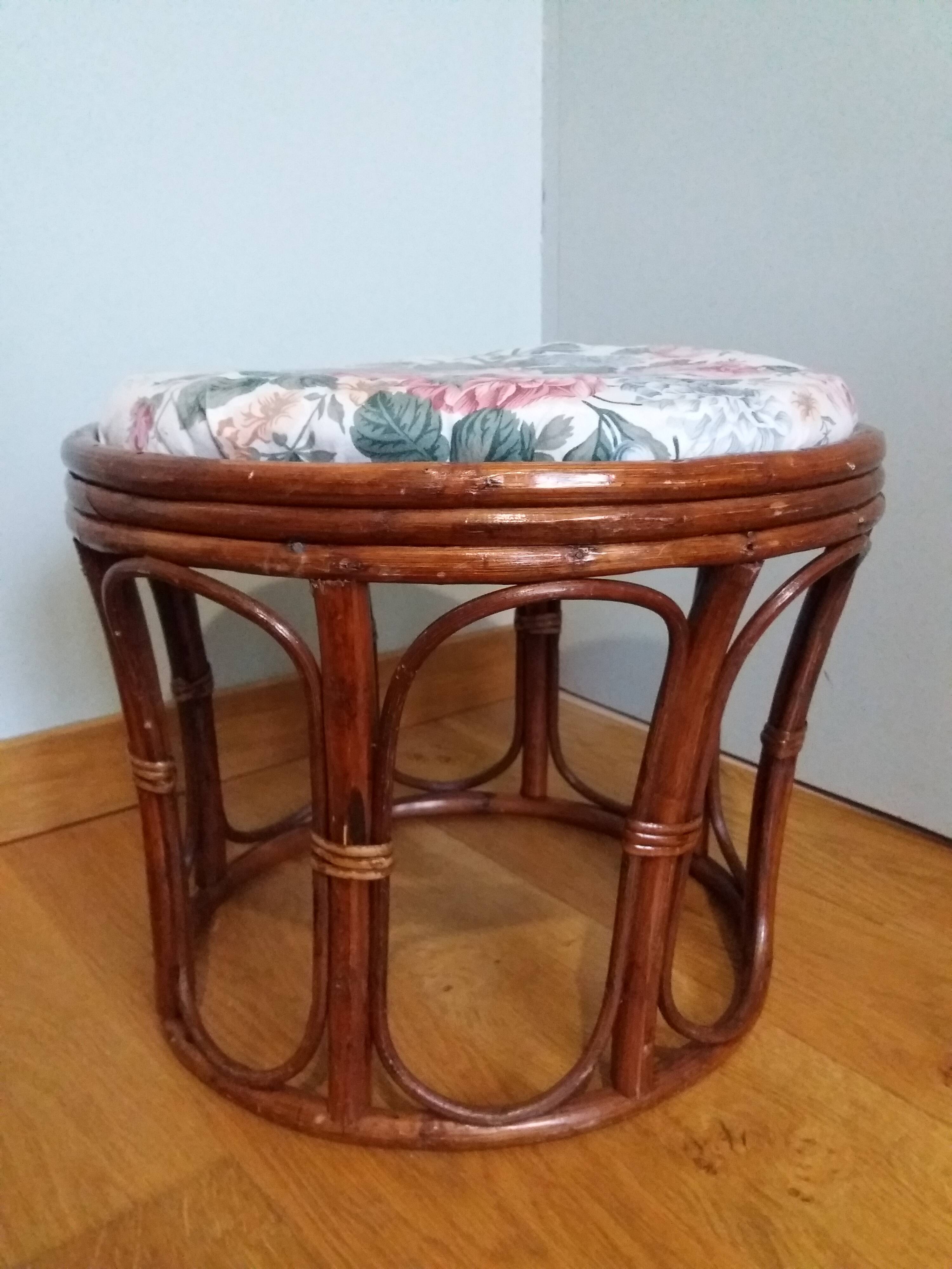 Wicker pouf with cushion