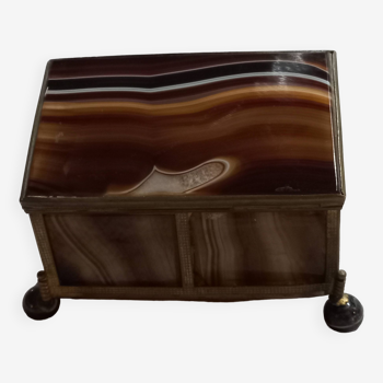Romantic period jewelry box with golden brass structure and brown agate faces