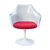 Tulip chair by Eero Saarinen for Knoll