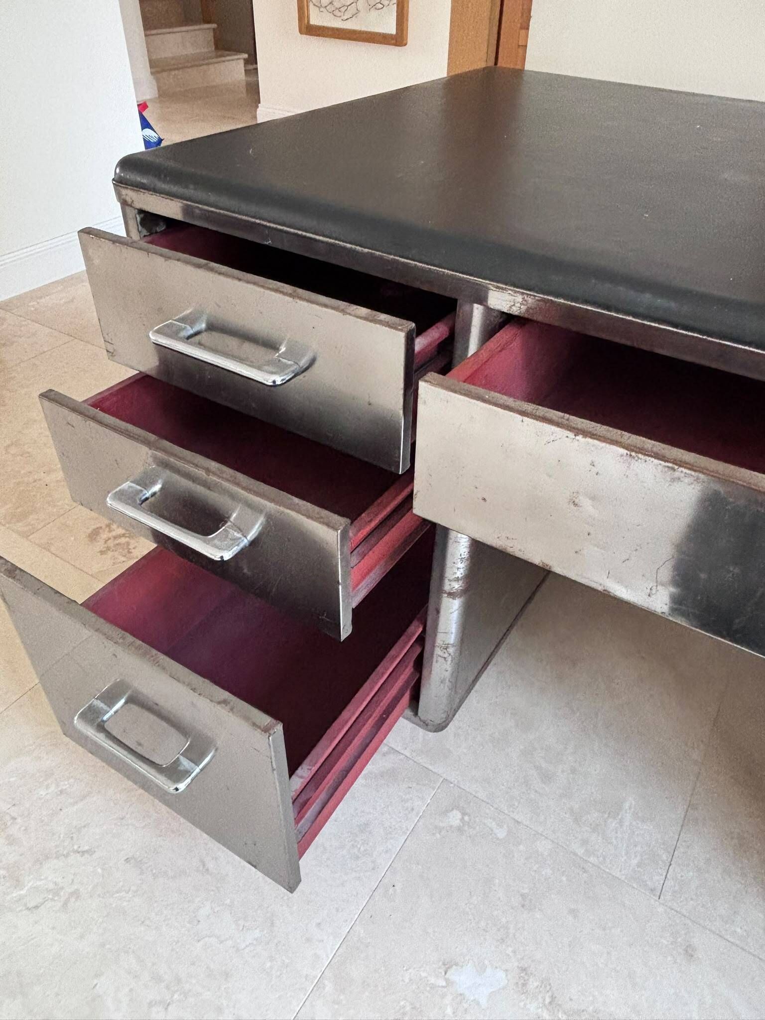 Bureau industriel vintage des années 50 – double caisson, 7 tiroirs, métal