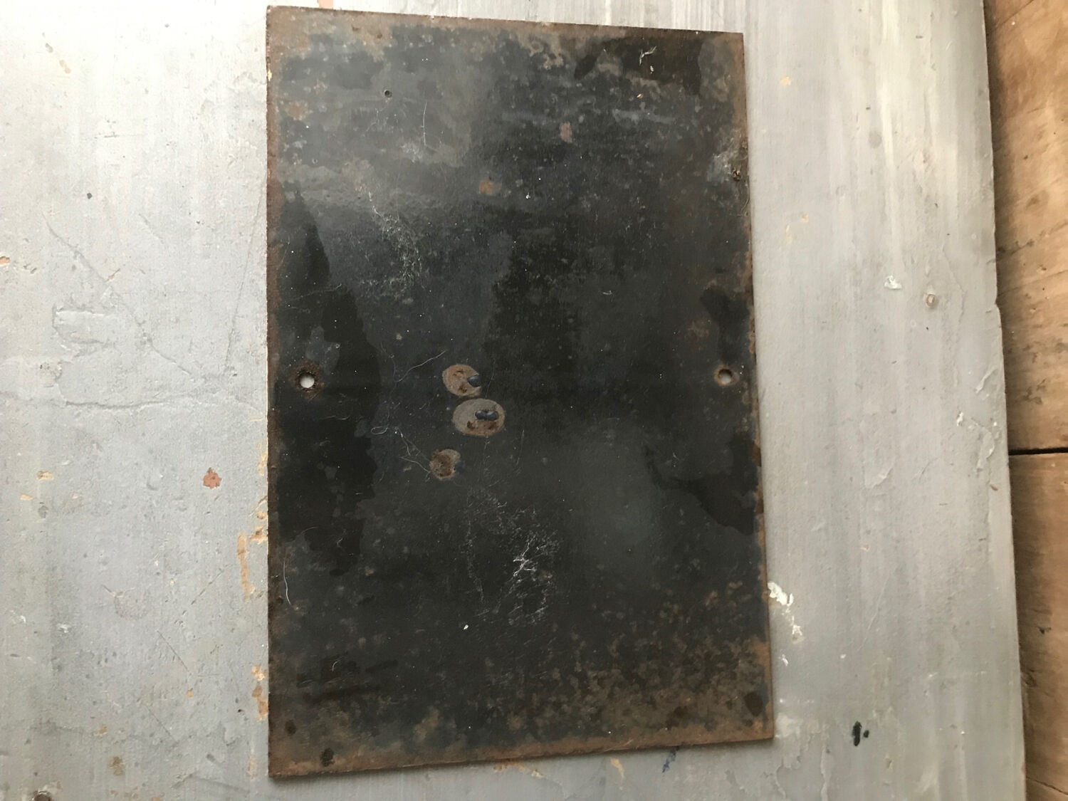 Enamelled plaque bike path