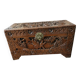 Coffre bois sculpté