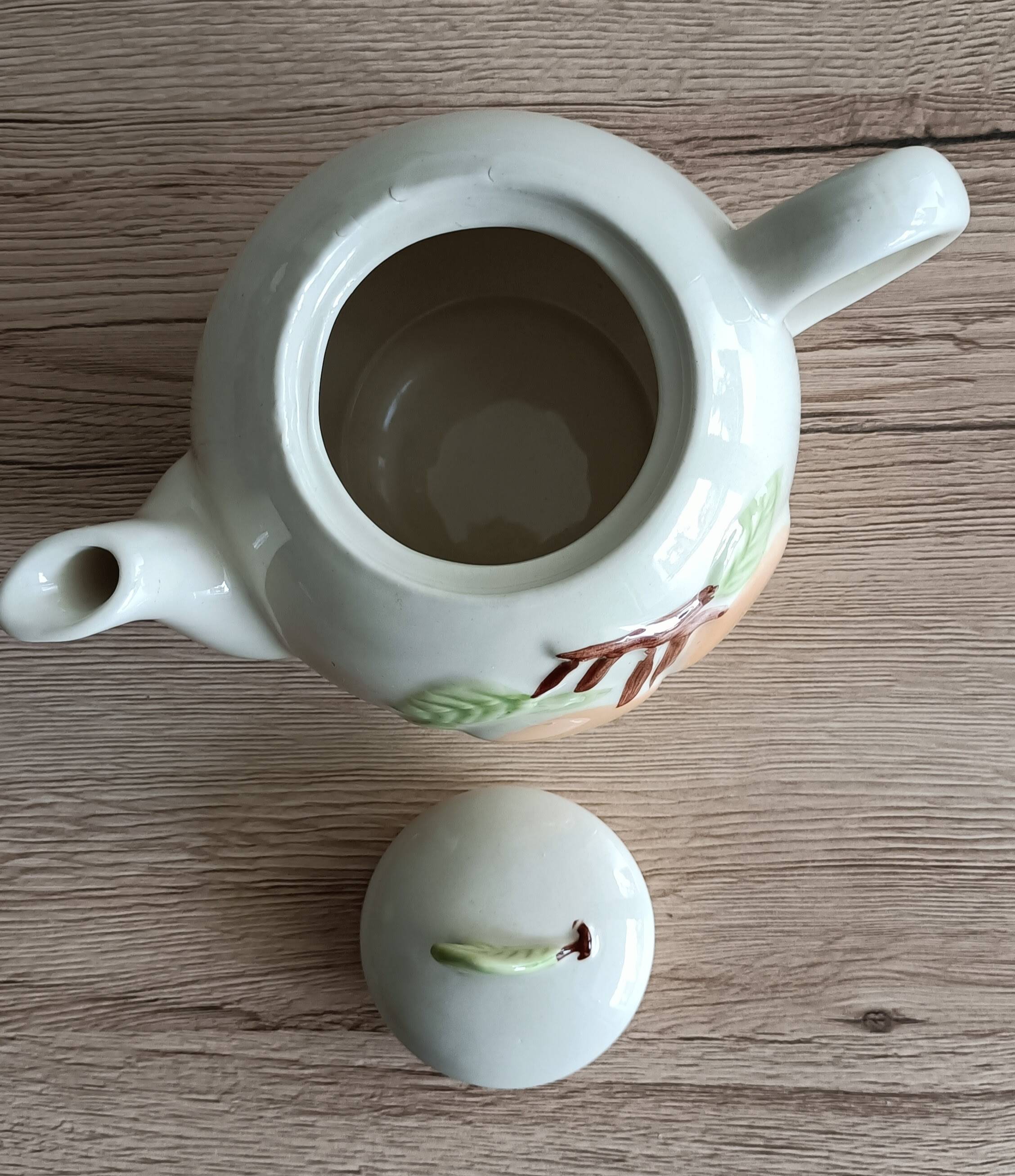 Slush teapot with embossed fruit decoration