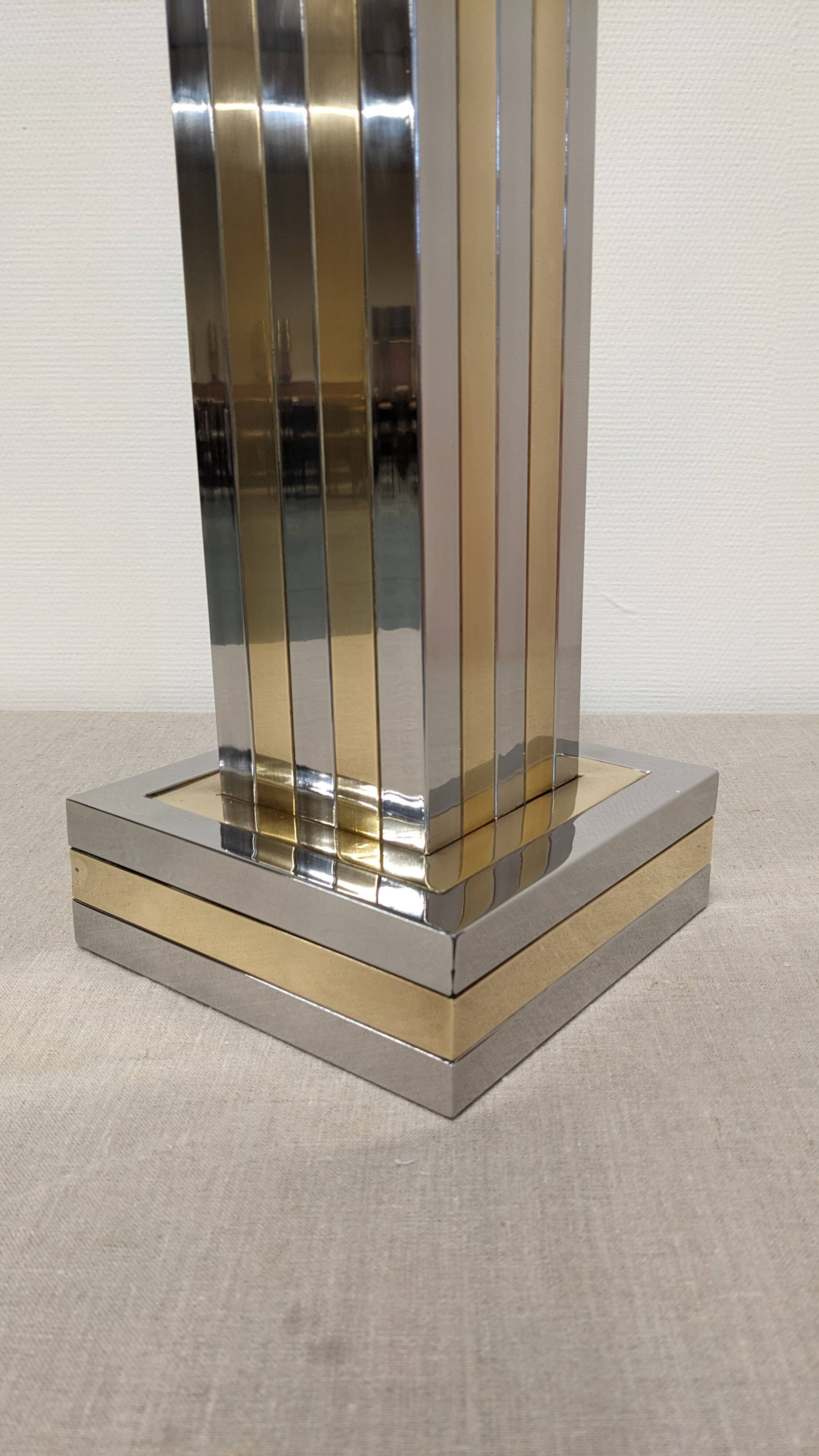 Hollywood Regency lamp base in brass by Roméo Rega, Italy circa 1970.
