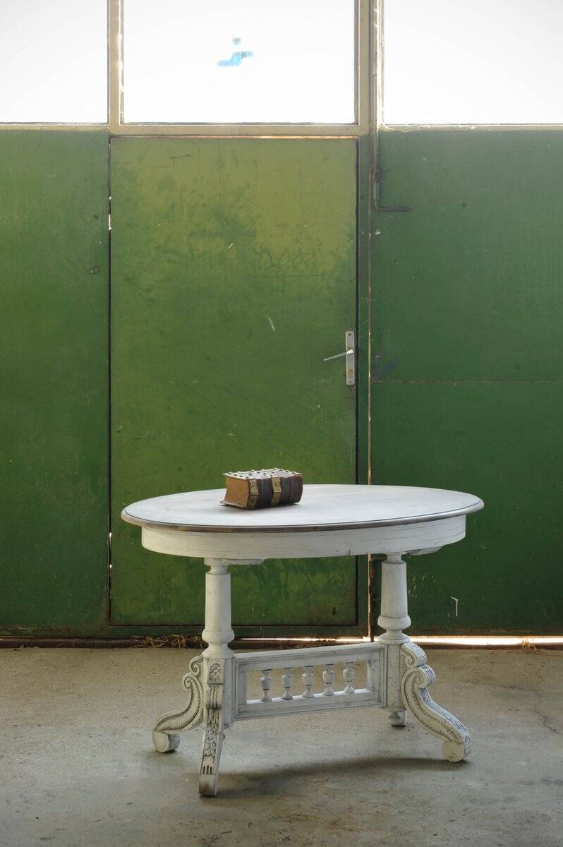 Table basse de salon de forme ovale, années 1800