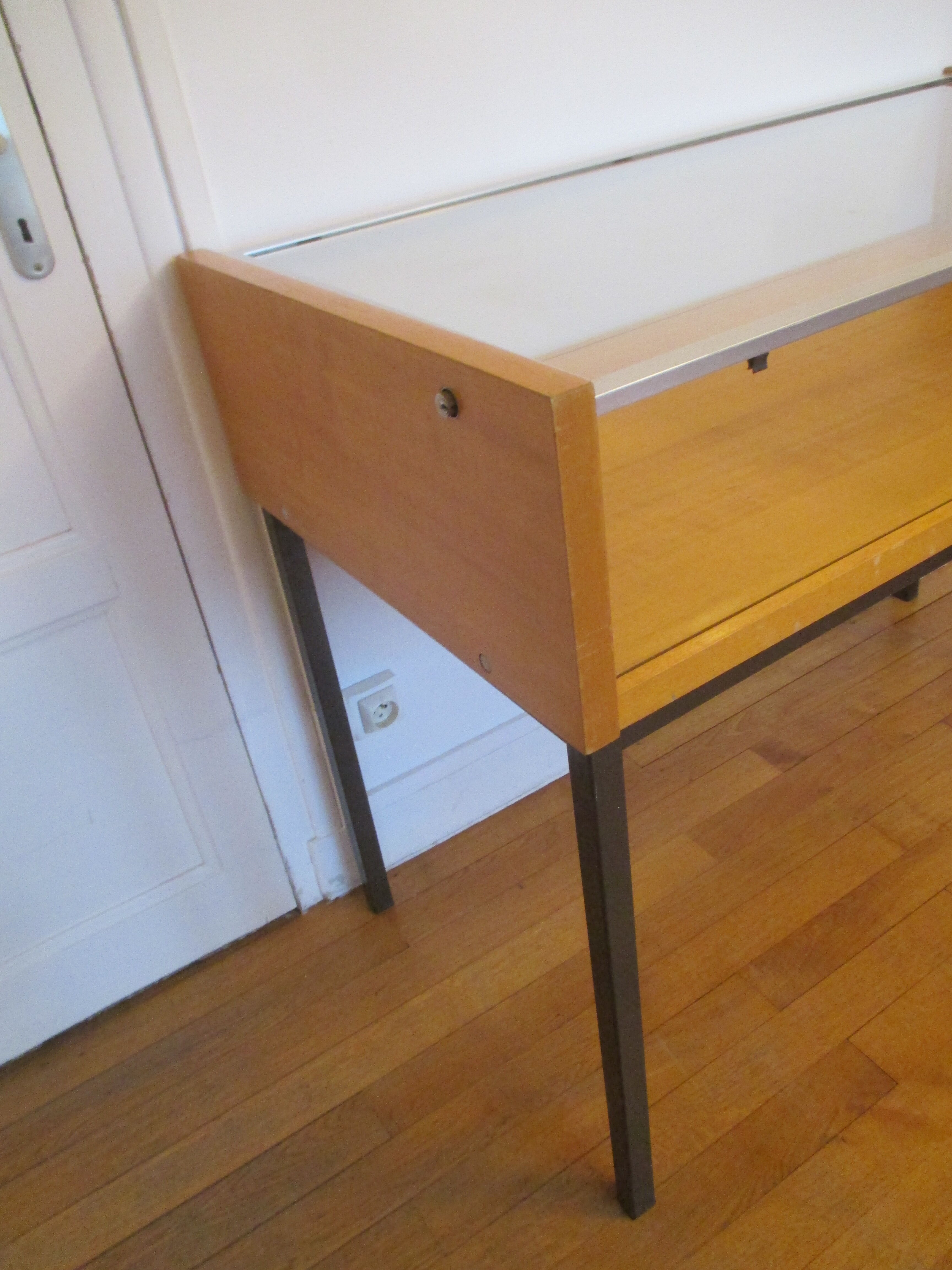 Vintage console showcase furniture