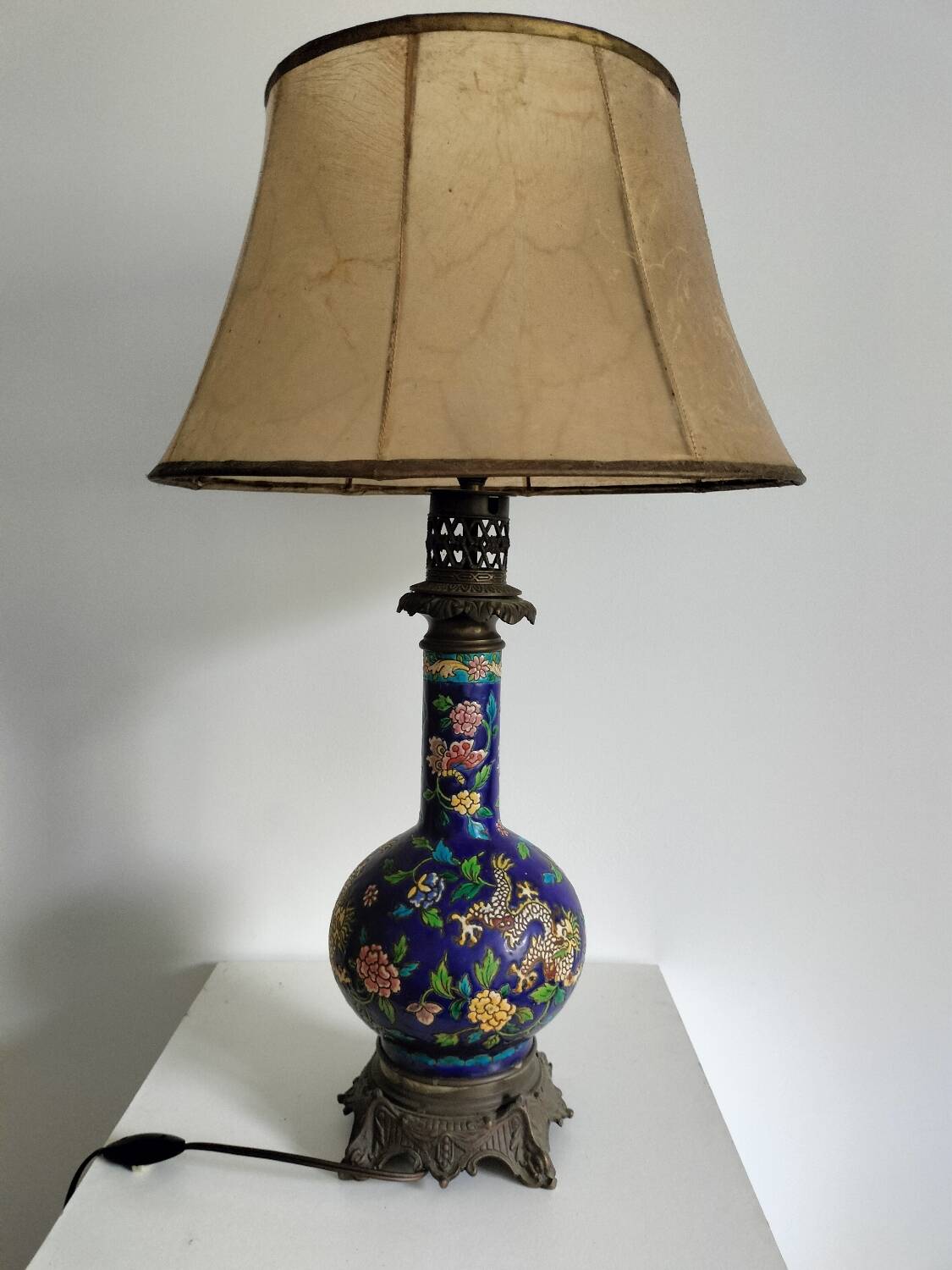 Chinese porcelain lamp
