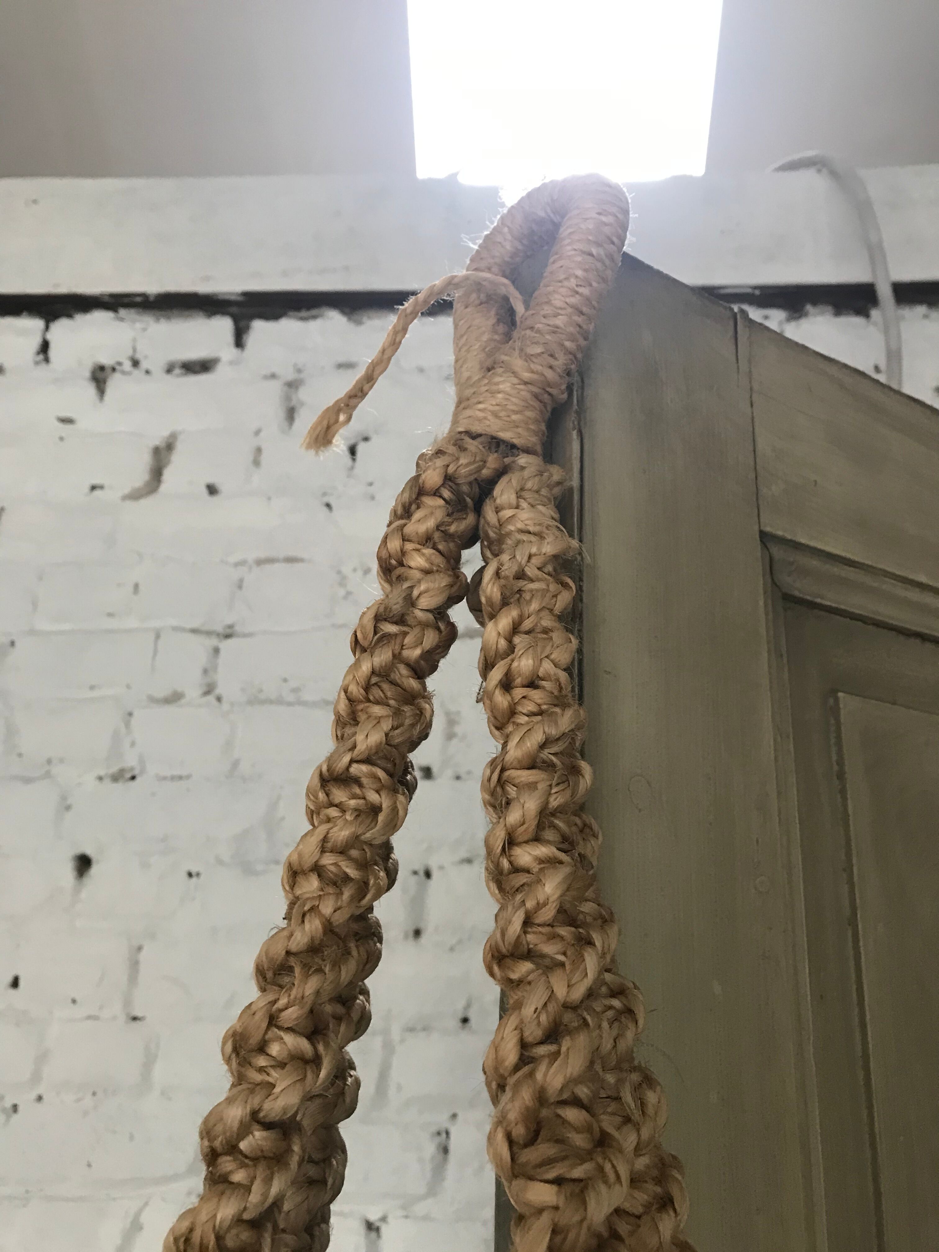 Chair to hang rope