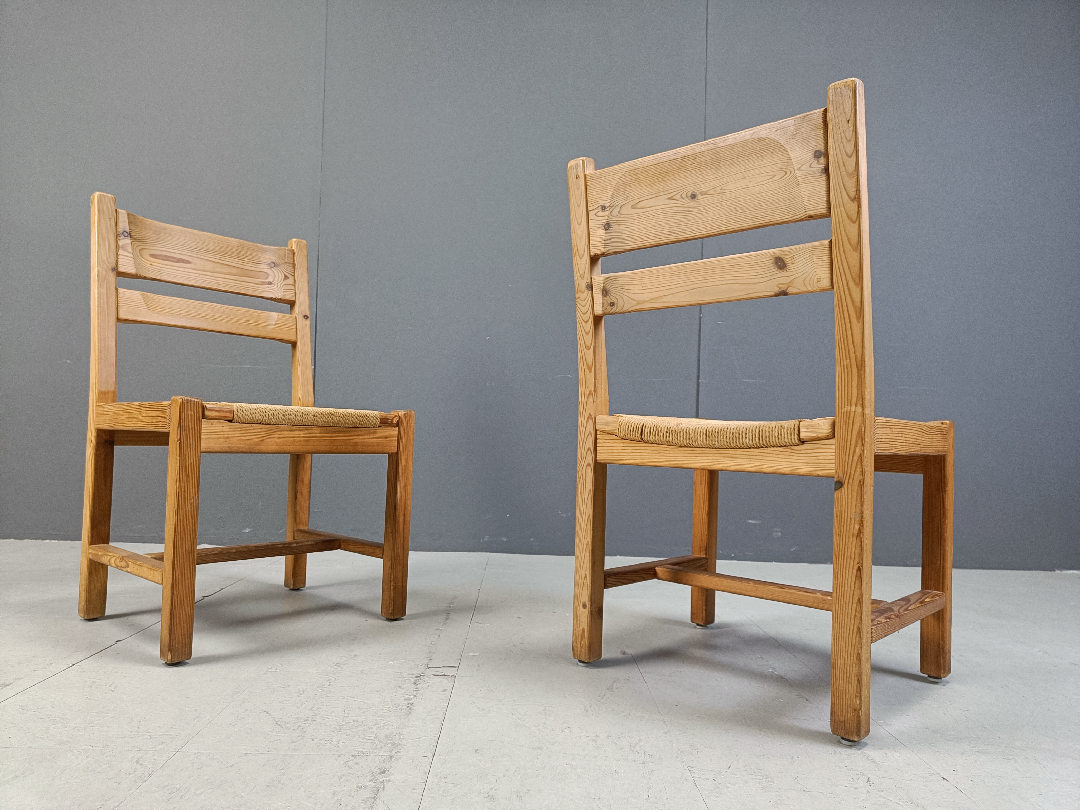 Ensemble de 5 chaises en bois de pin par GM Mobler, années 1960.