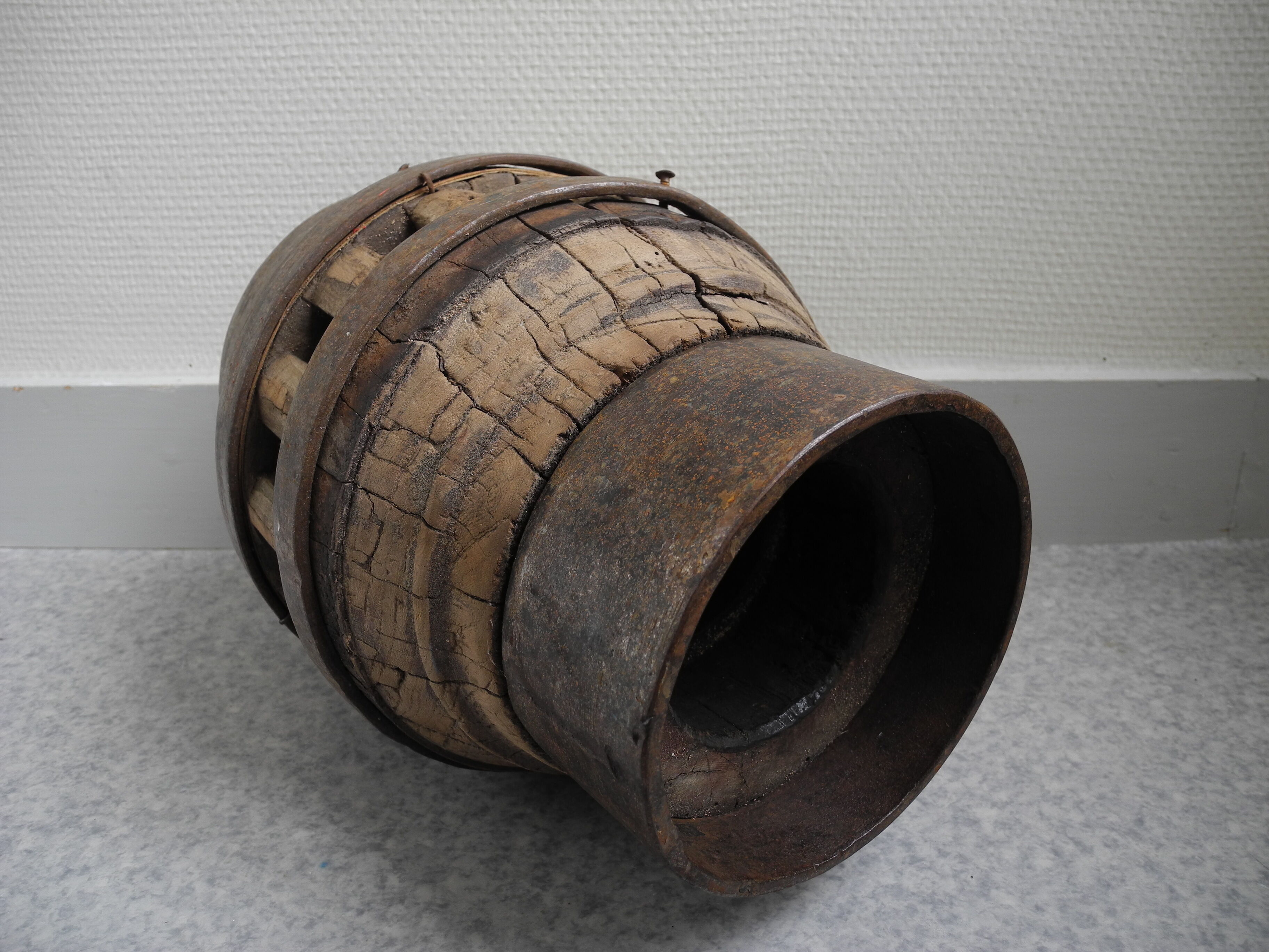 Old hub wheel cart deco country old wood wagon wheel hub