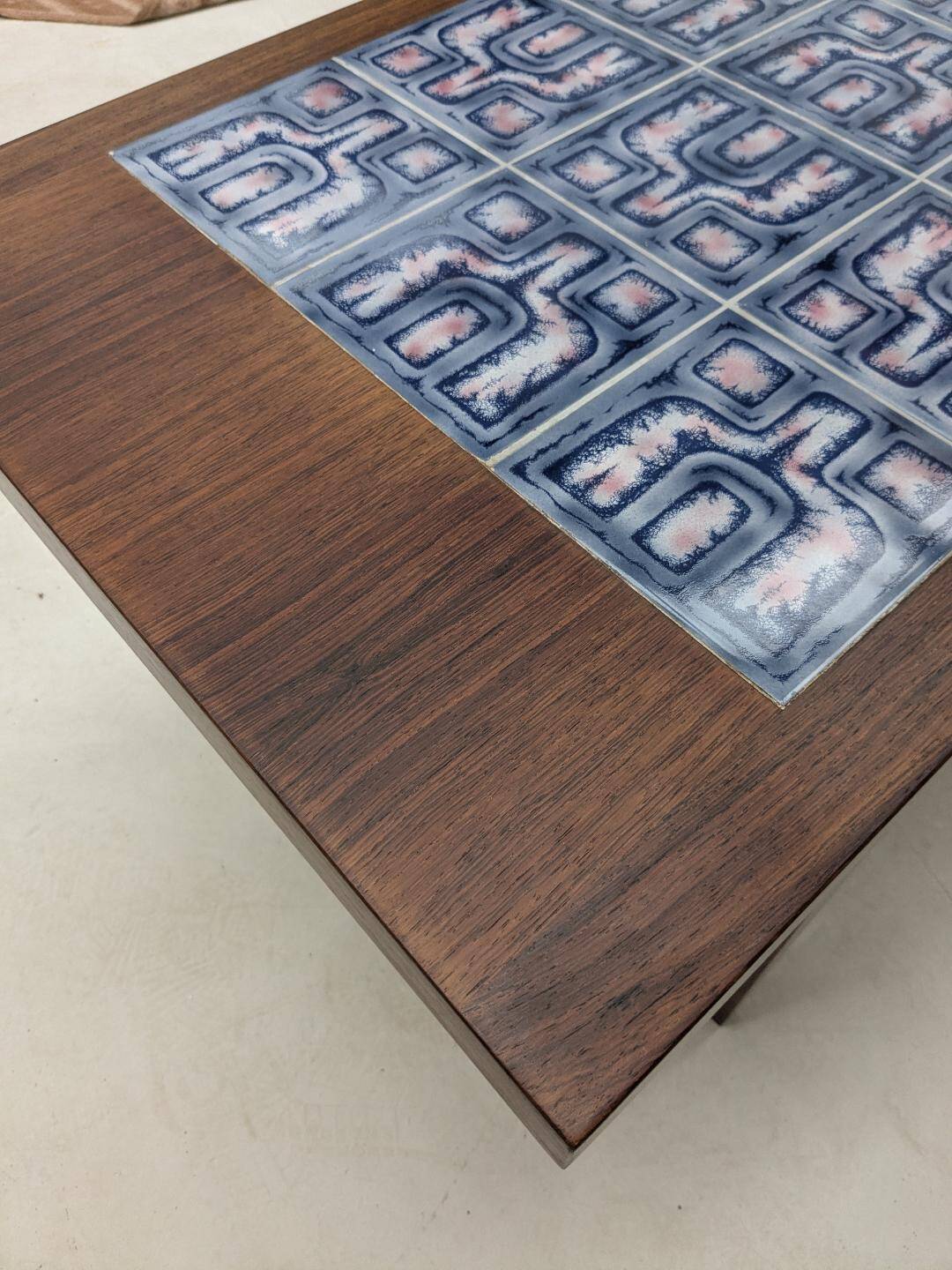 Table basse danoise en palissandre et céramique