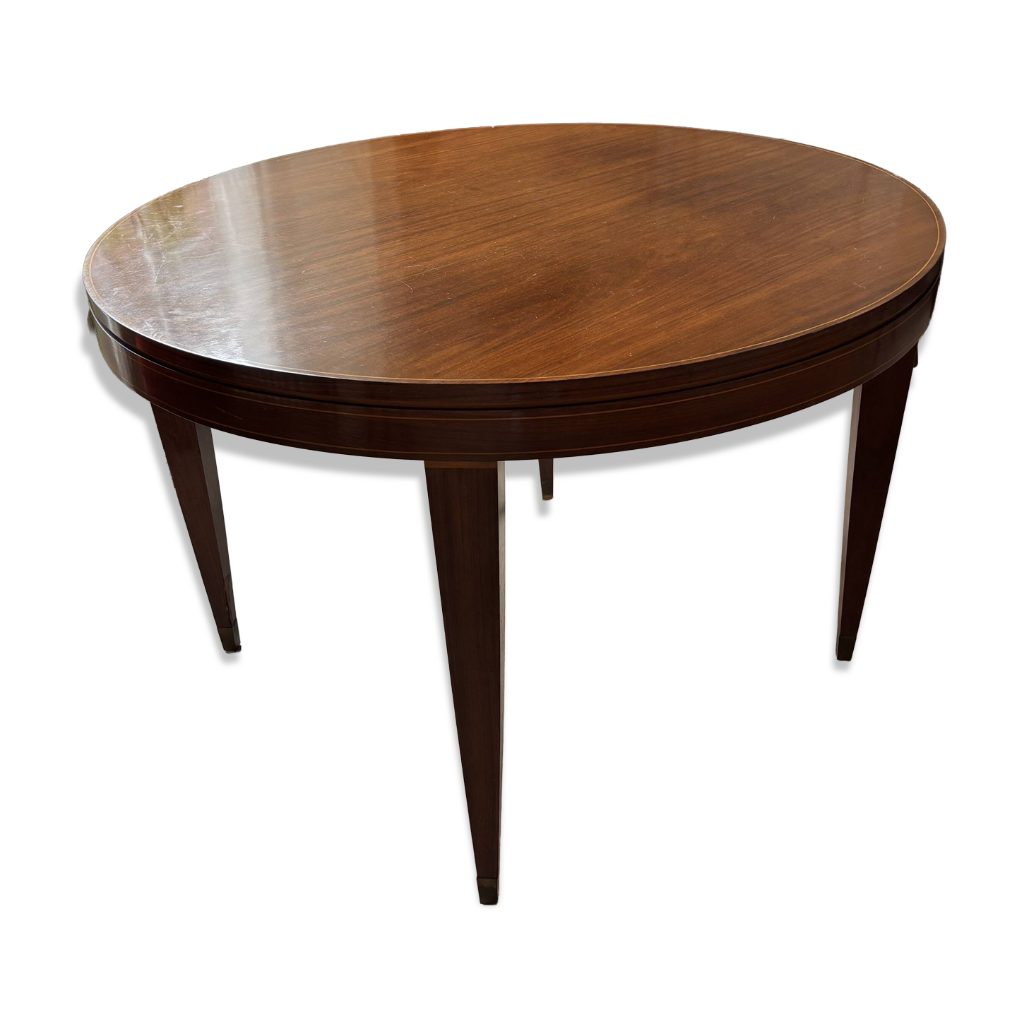 Impeccable 1950s round table in mahogany.