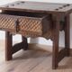 Table basse du milieu du siècle  Tiroir sculpté, détails rustiques avec clous apparents