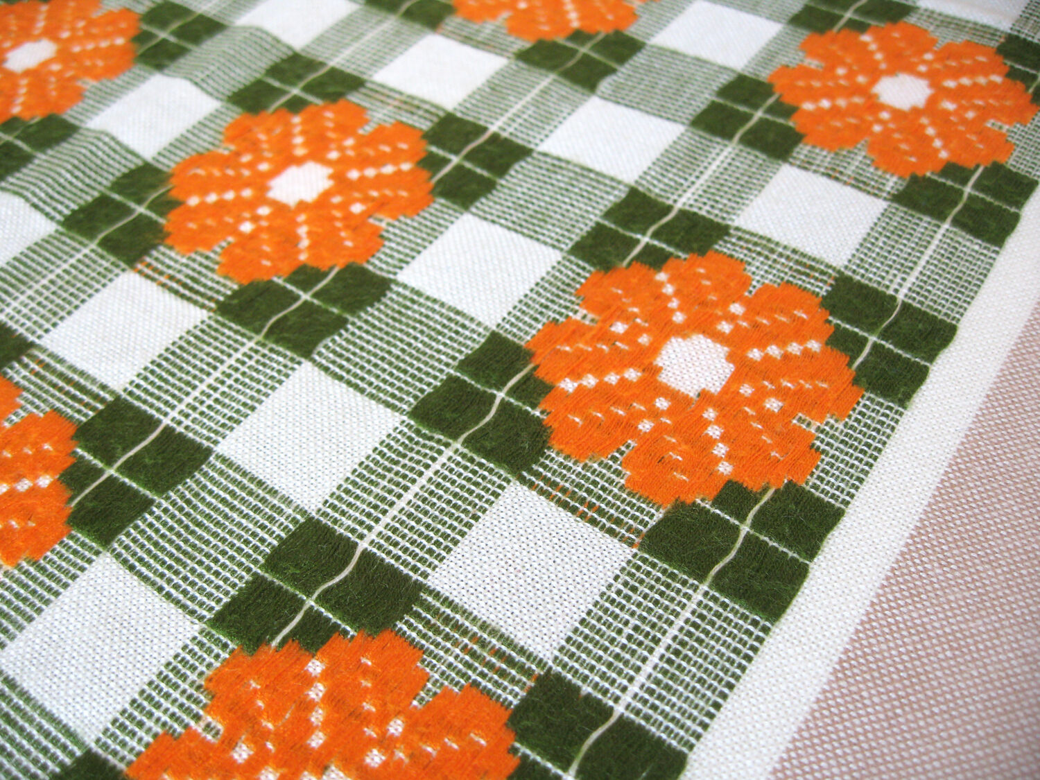 2 tablecloths & 10 napkins in beige dralon 1970