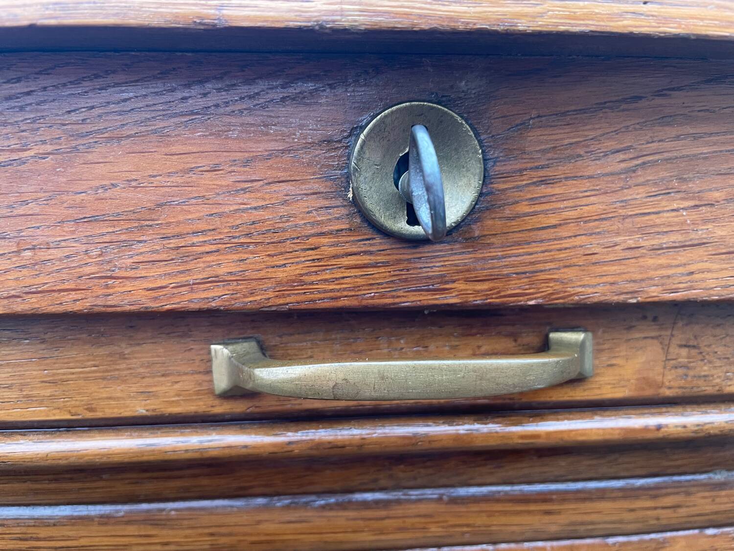 Curtain filing cabinet