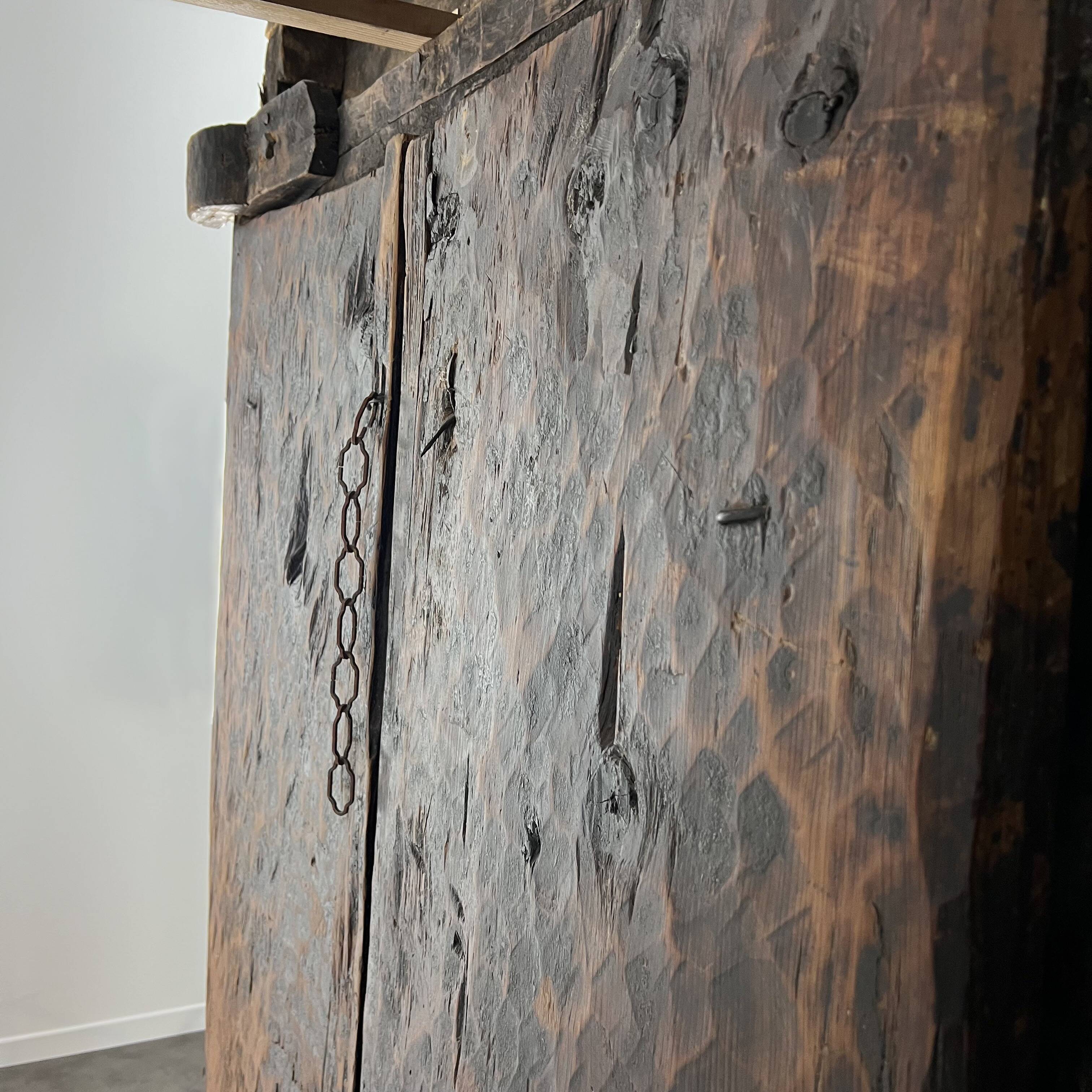 Afghan door in carved wood from the late 19th century with Palace Temple framing.