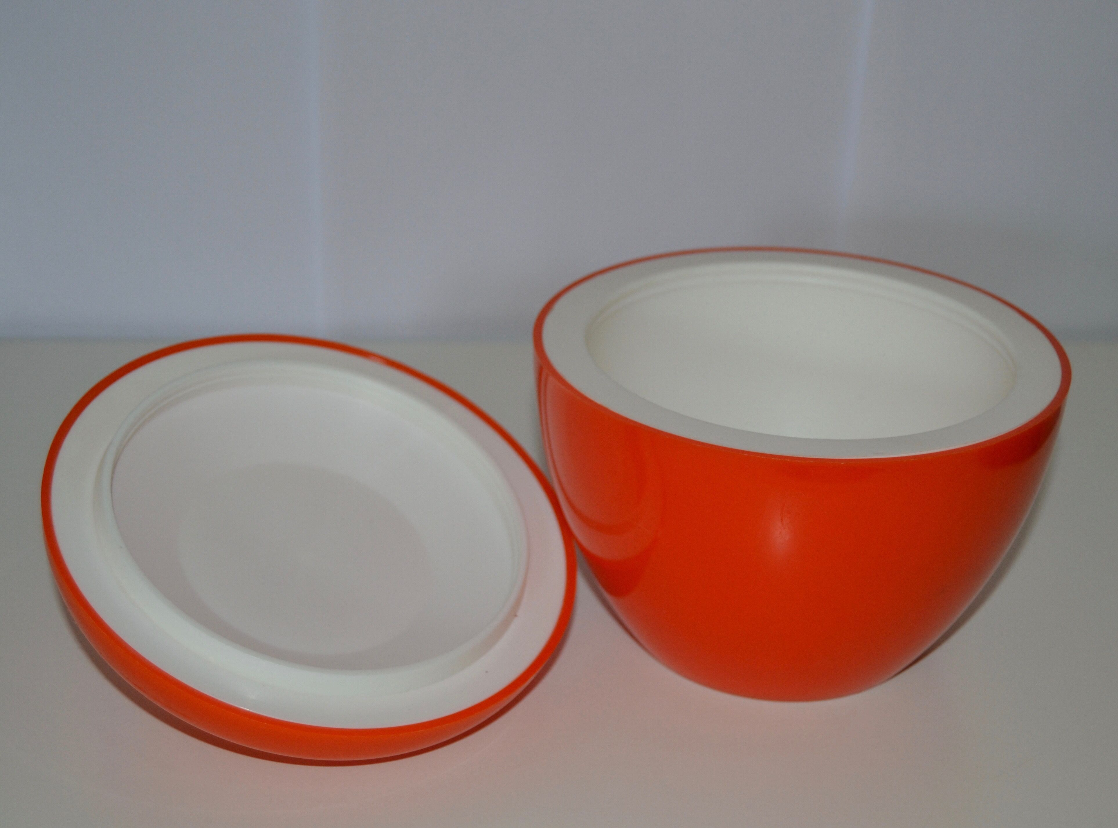 Apple orange bucket ice - 70 years