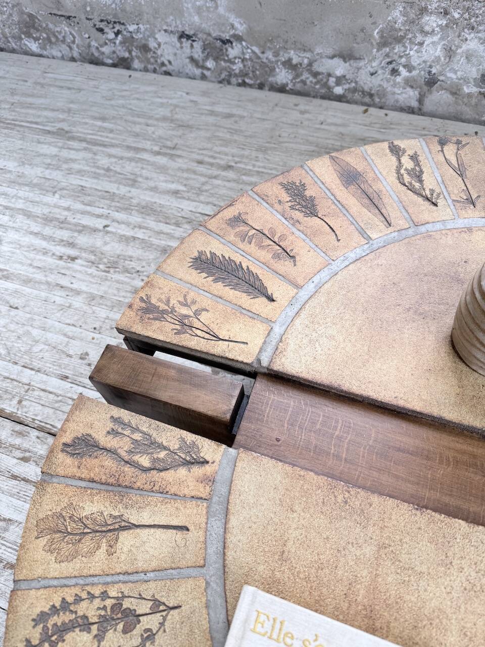 Table basse Roger Capron « grain de café »