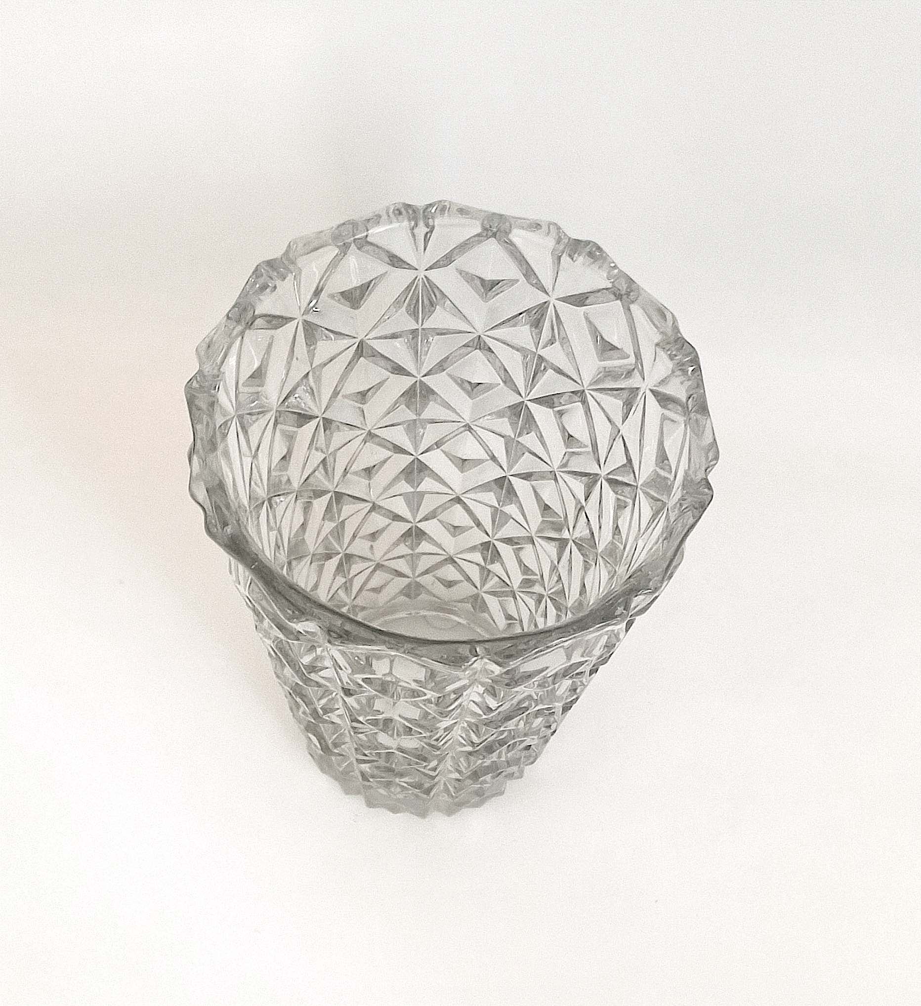 Vase en verre pressé moulé années 60 Hauteur 30 cm