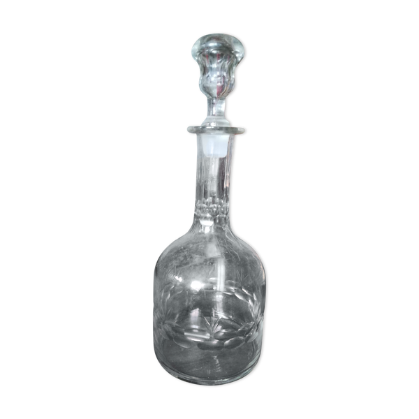 Carafe en verre ciselé