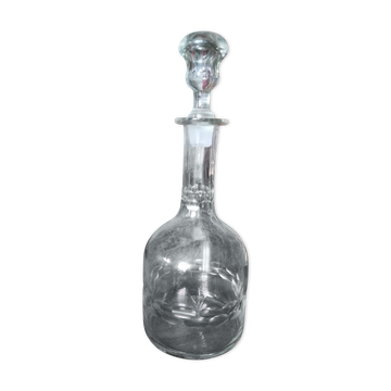 Carafe en verre ciselé