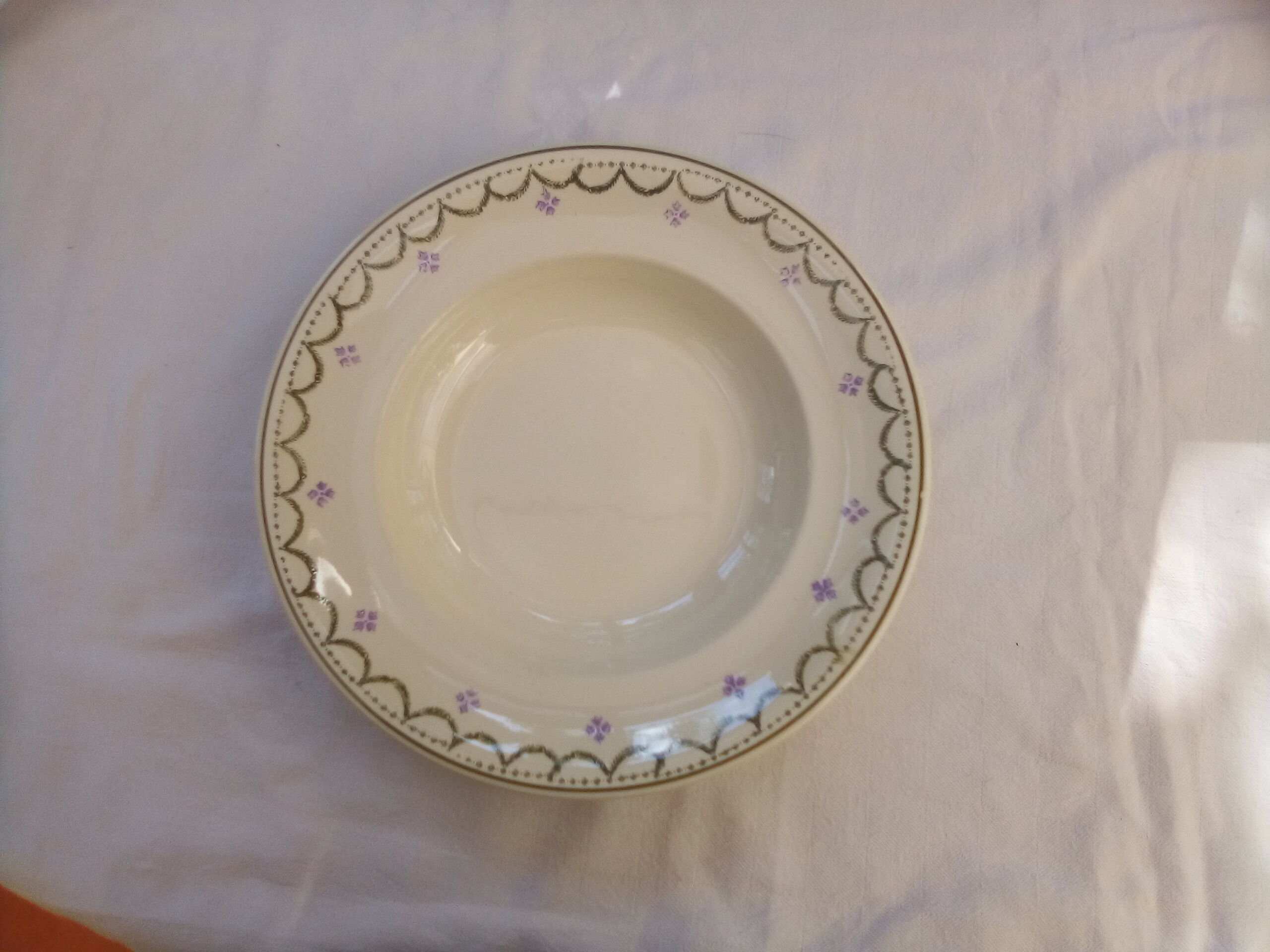 8 hollow plates Violetta/Longwy