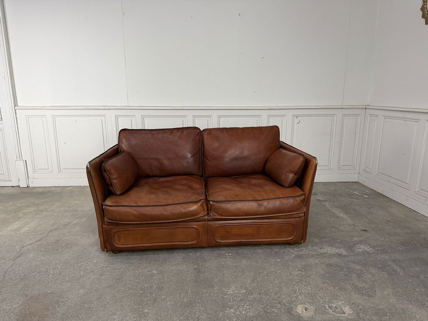 1980s two-seater leather sofa