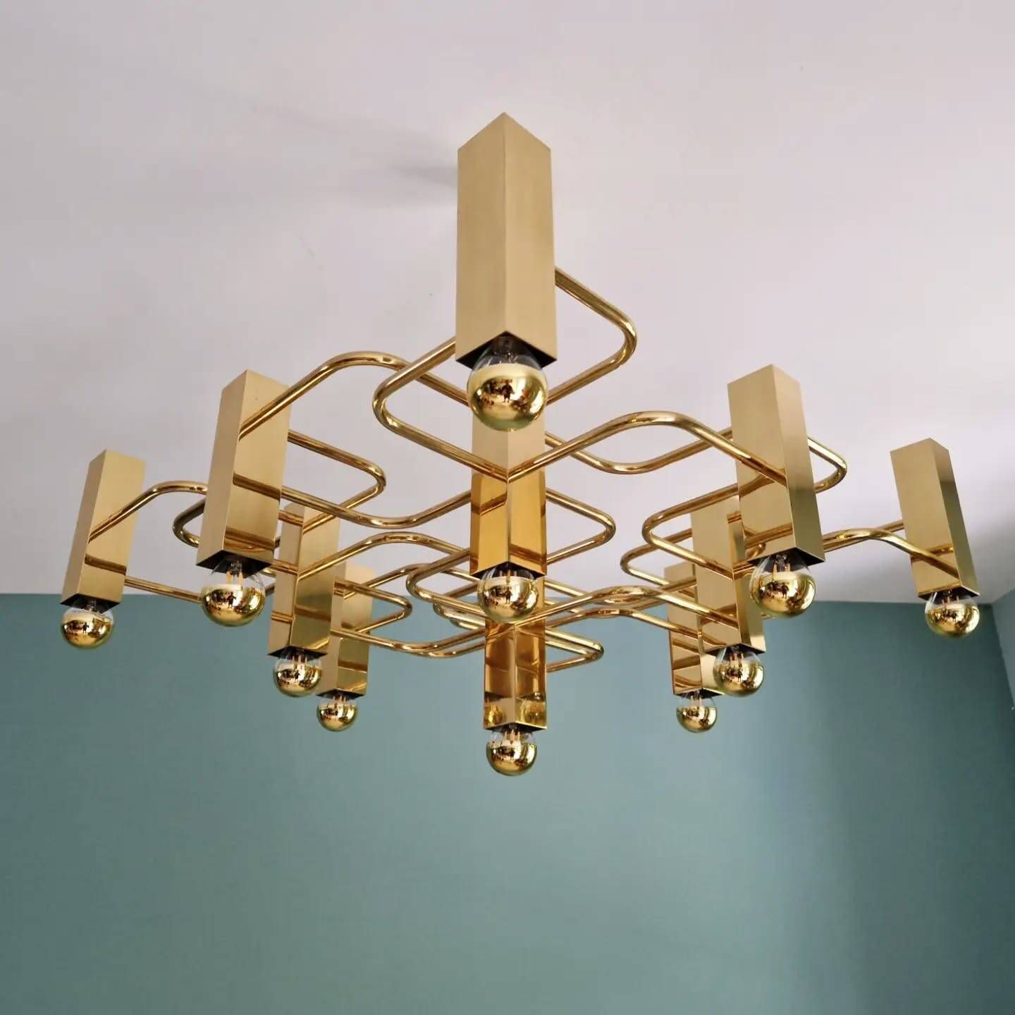 Geometric brass chandelier, design by Gaetano Sciolari, Boulanger, 1970.