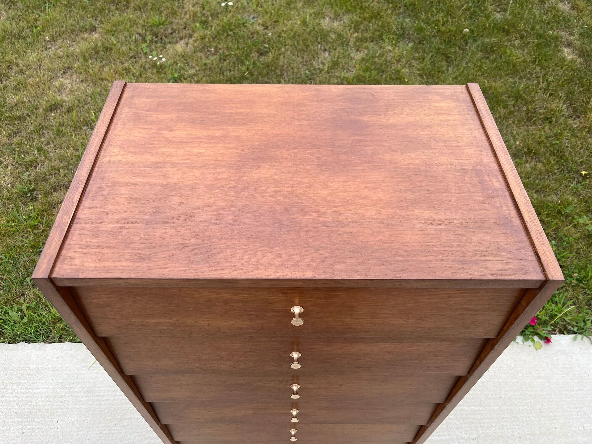 Chiffonnier à 6 tiroirs en bois et laiton