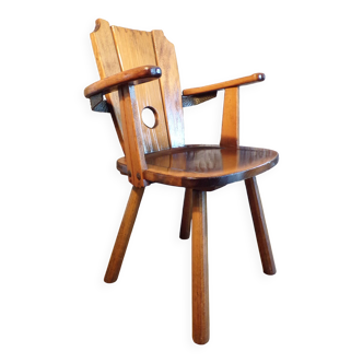 Fauteuil brutaliste en bois massif