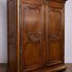Importante armoire d’époque Louis XV, en noyer massif richement mouluré