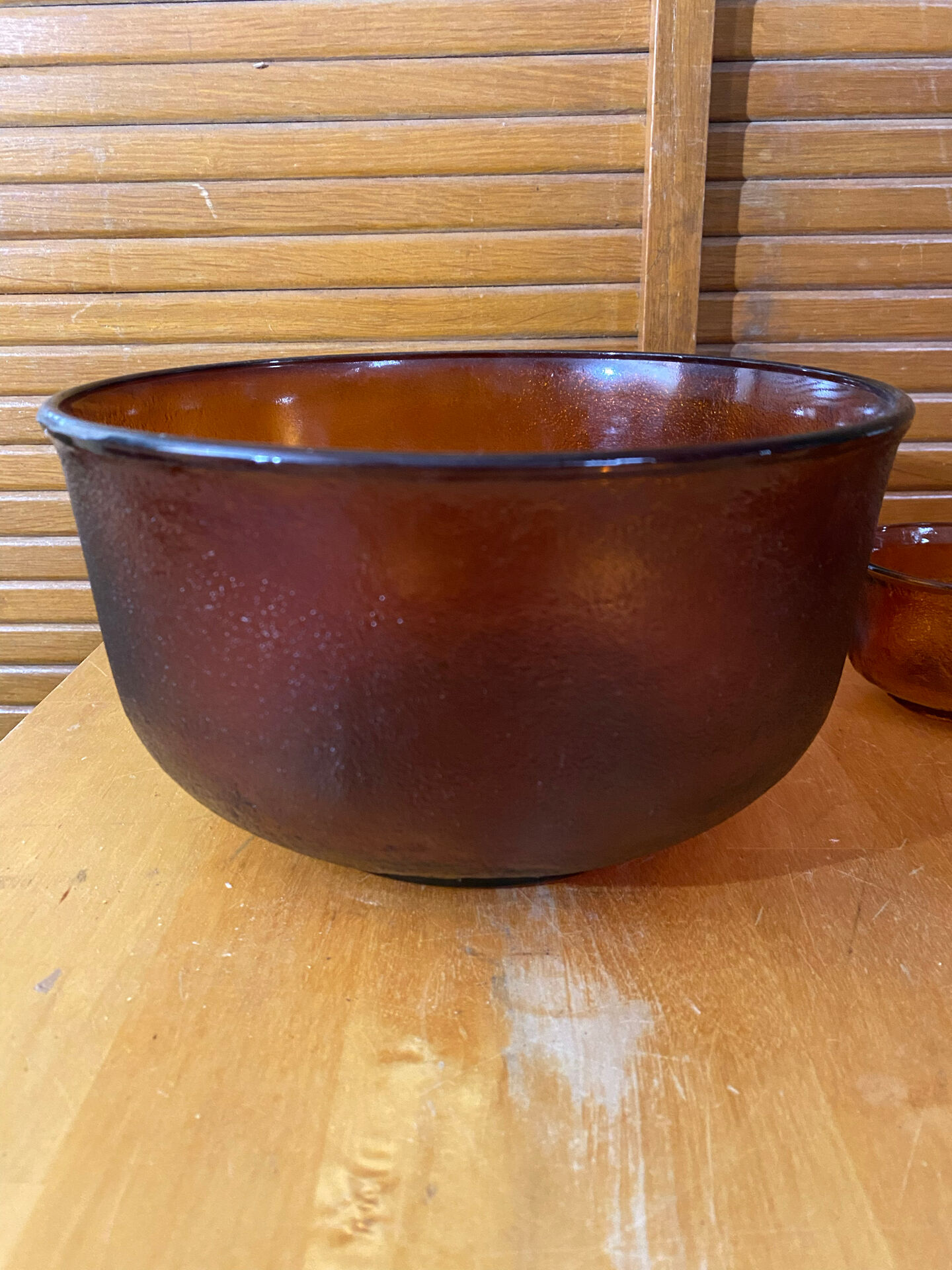 Salad bowl + 11 cups vereco frosted moulded amber glass 1970s vintage
