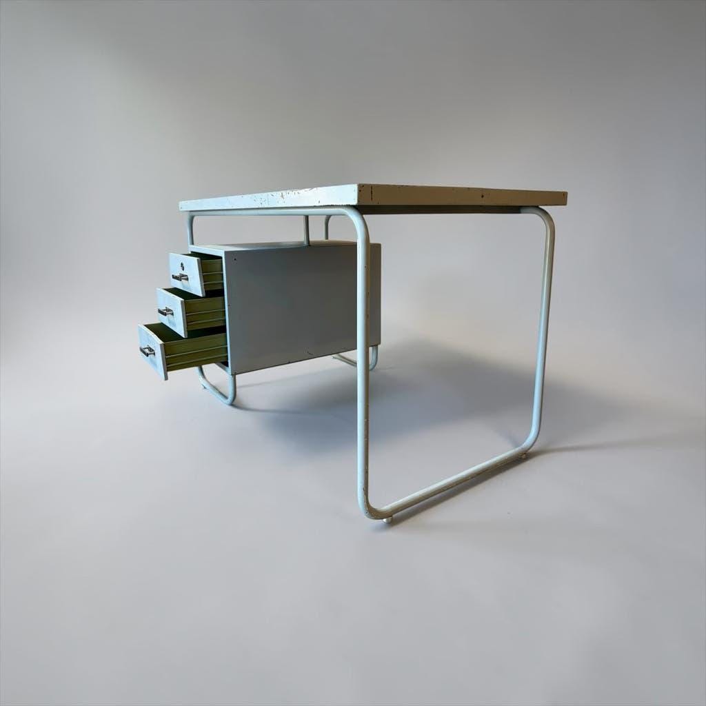 Bureau industriel vintage gris style bauhaus