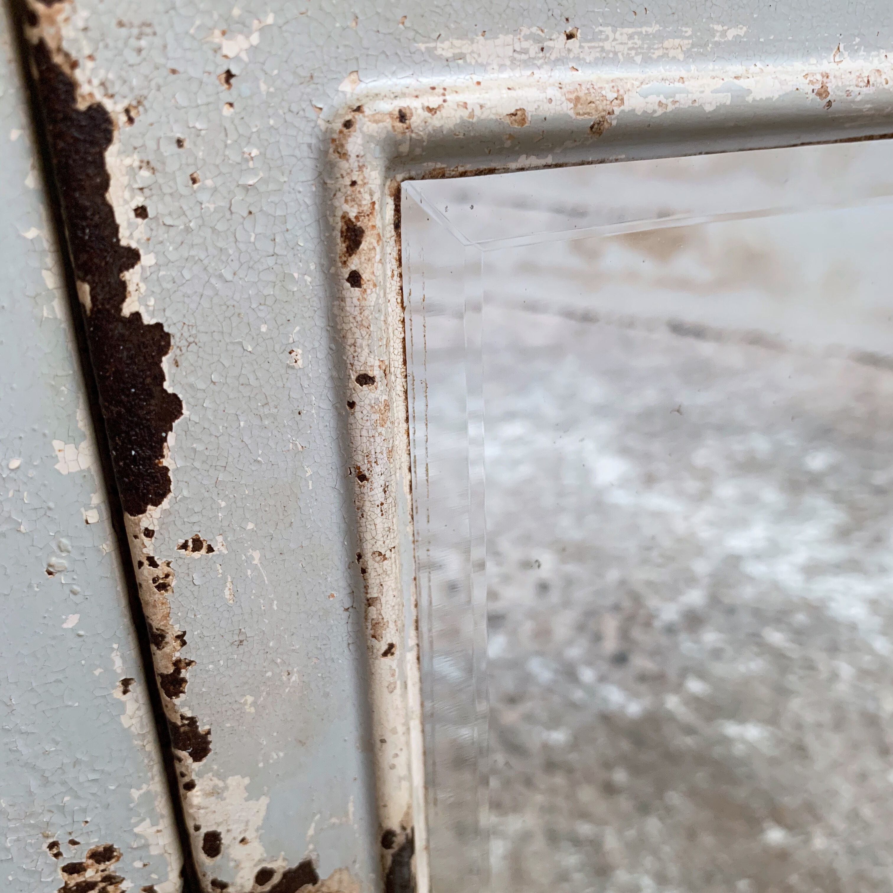 Pharmacy or toilet cabinet