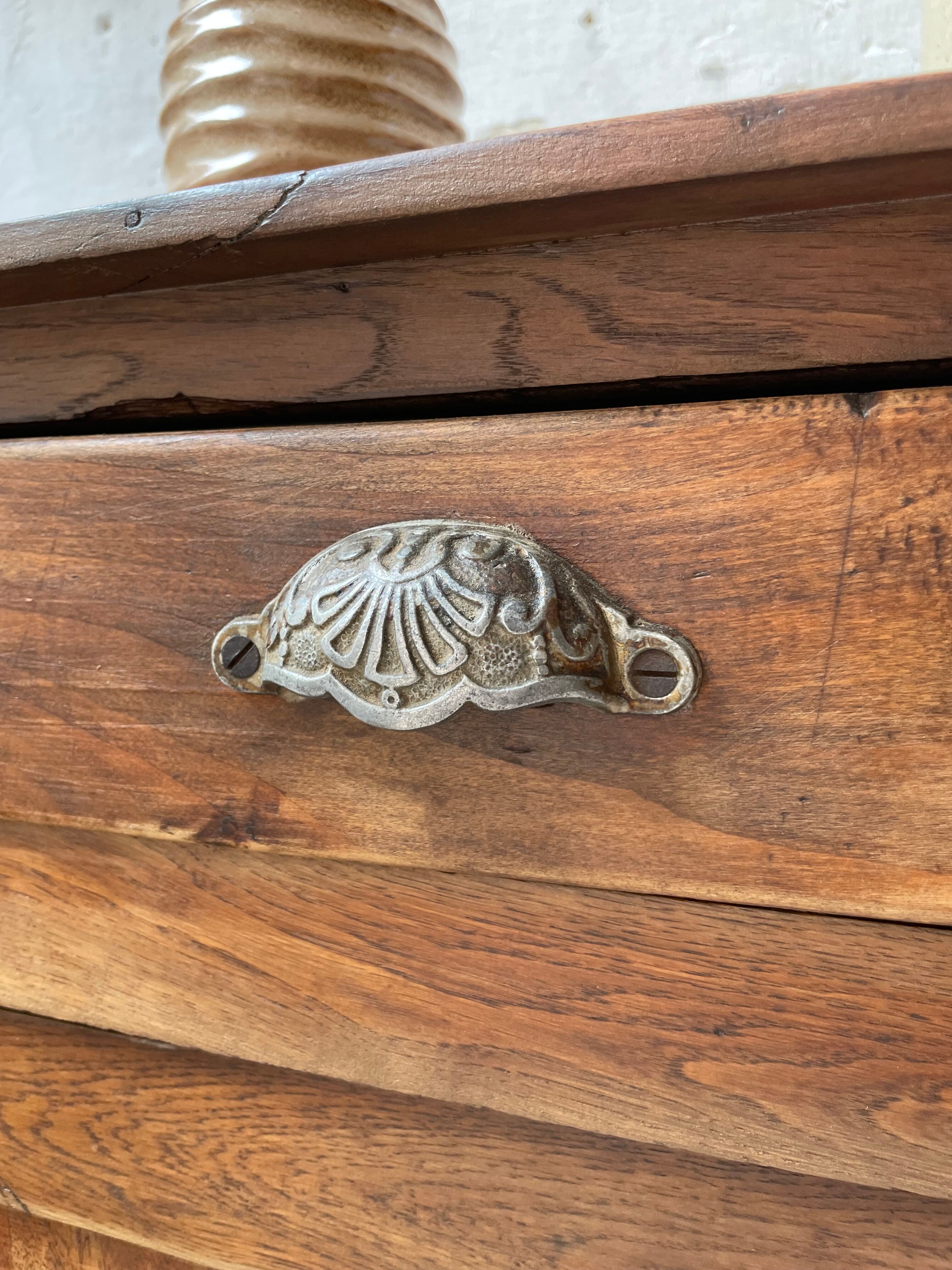 Buffet in oak and pine wood