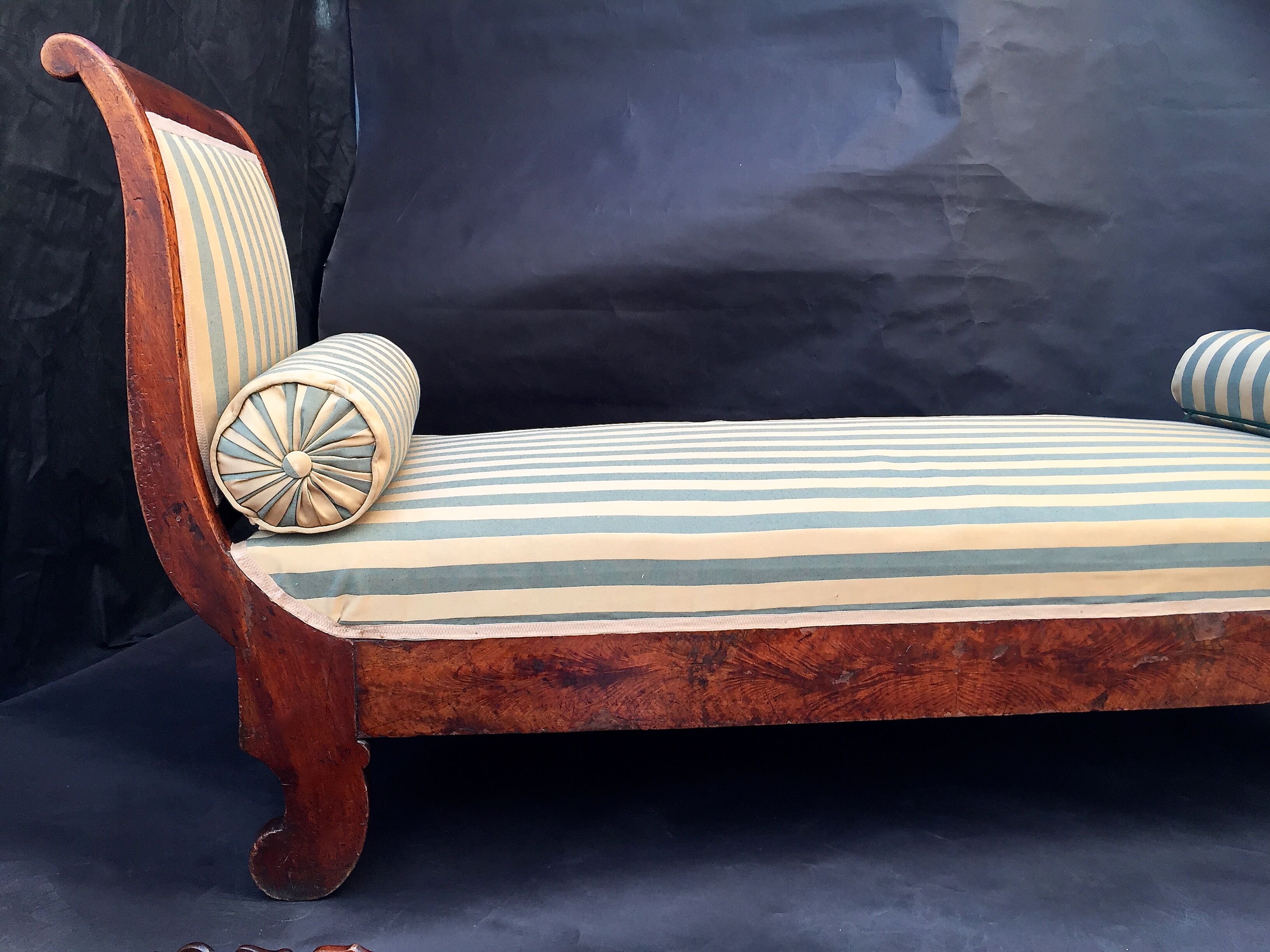 Walnut recamier bench Napoleon III daybed mid-nineteenth century