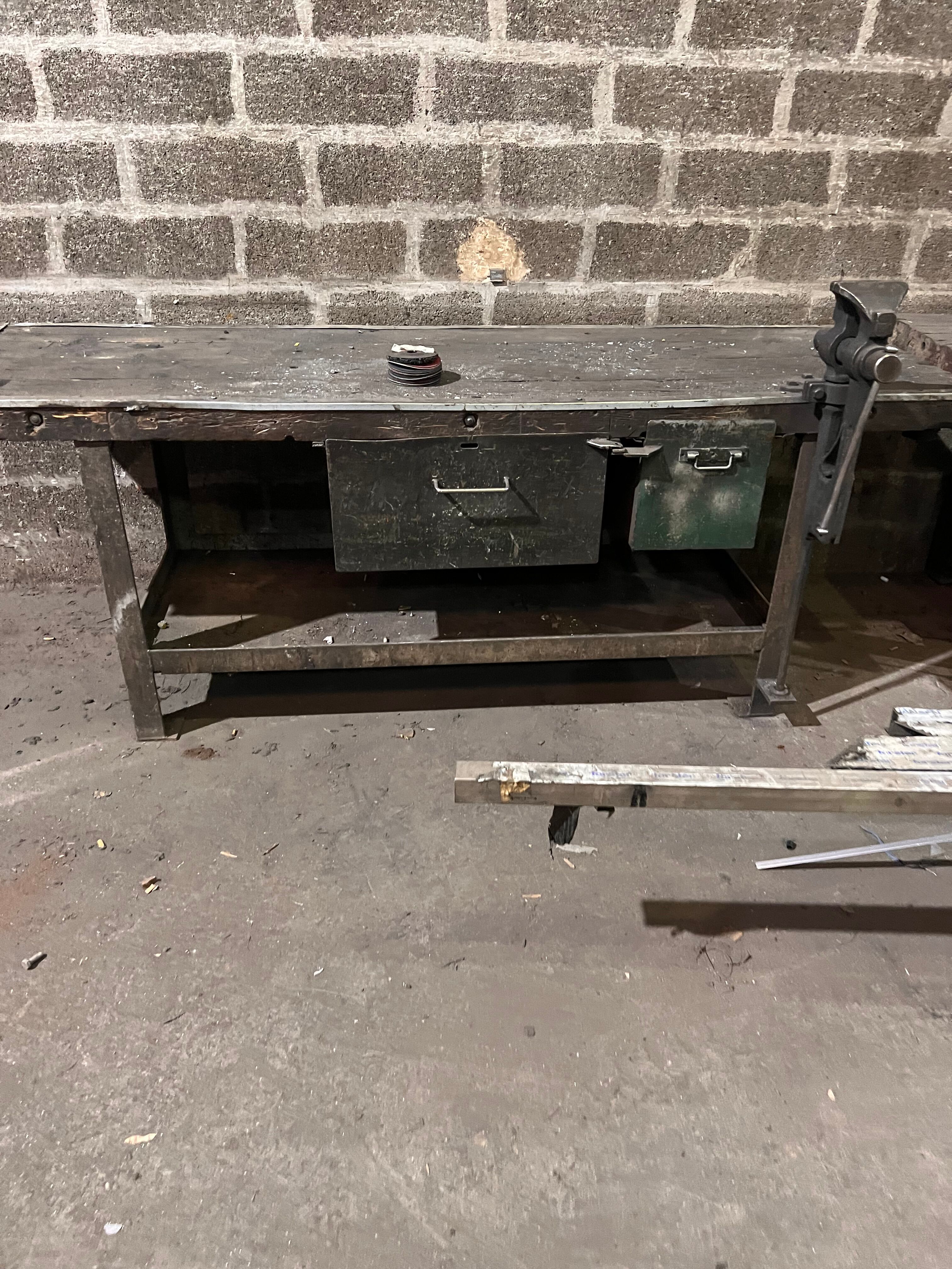 GECOMODEL II/G ,1/22 KIT POUR ETABLI D'ATELIER. EN METAL
