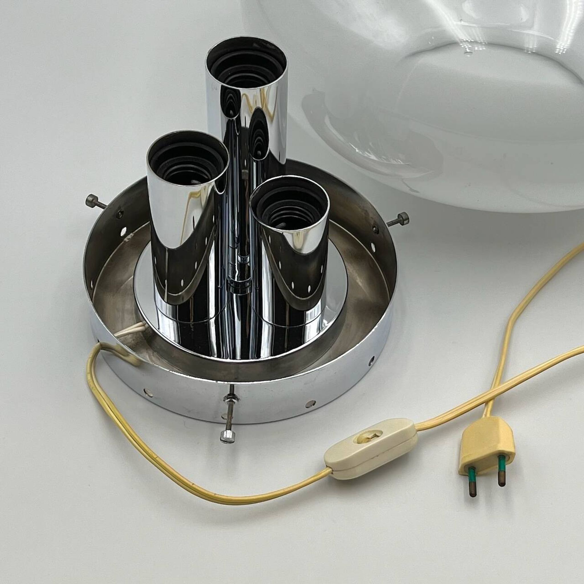 Large space age ufo table lamp in chrome metal, 1960s
