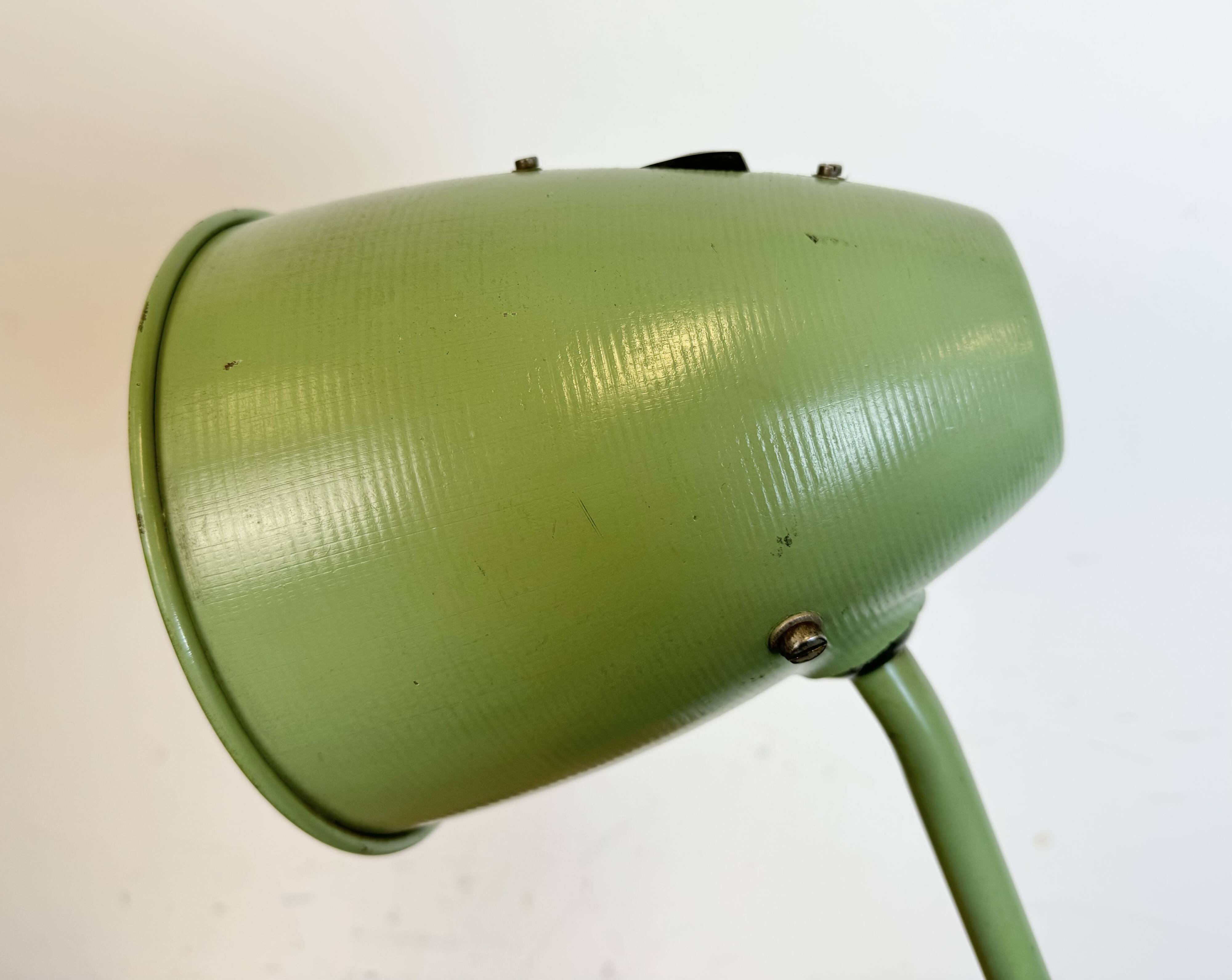 Lampe de table d'atelier industriel vert, 1960s