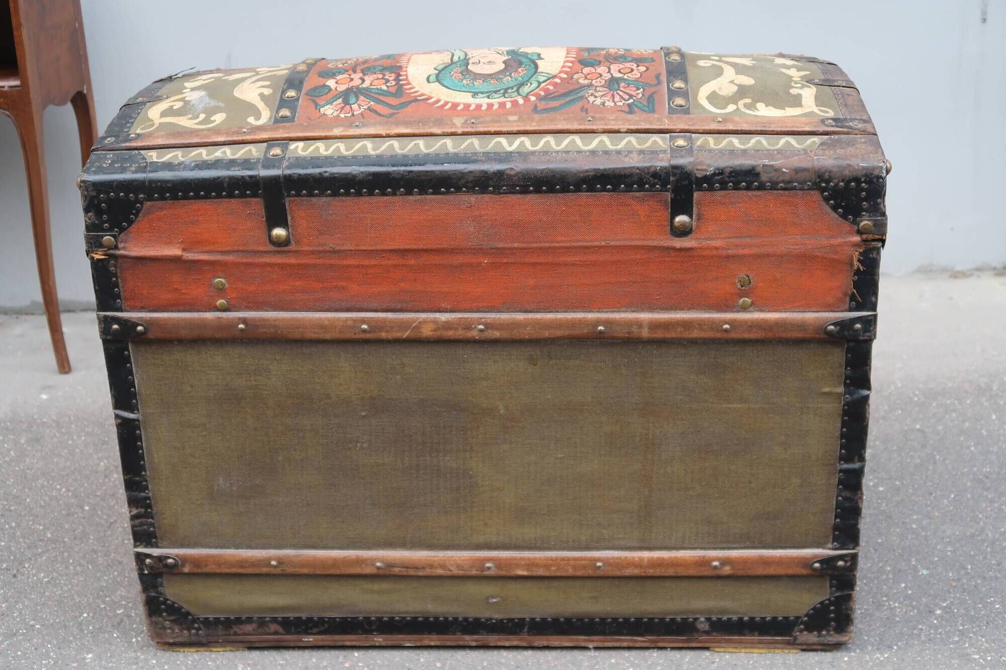 Large French wedding chest from the early 20th century.