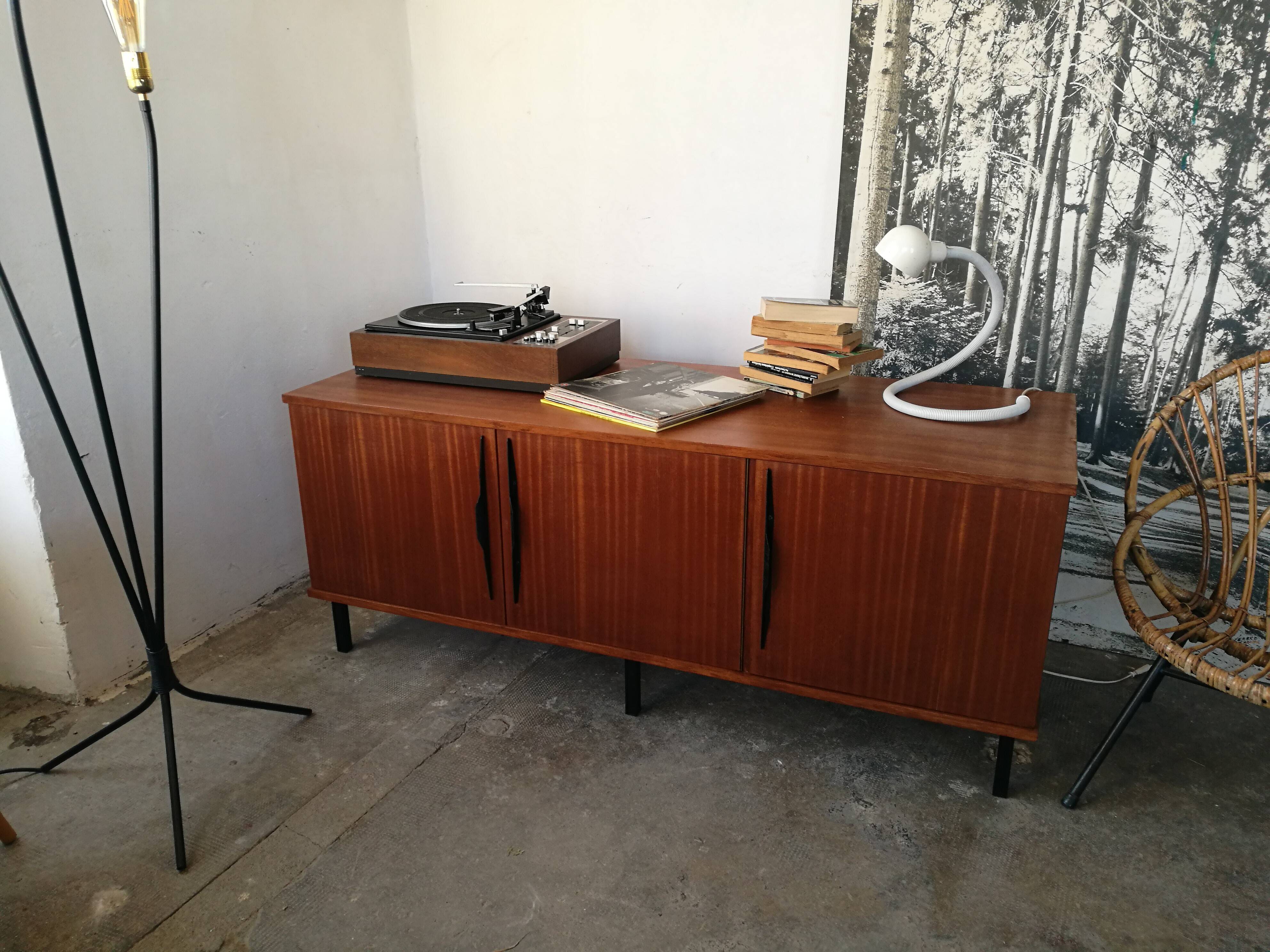 Seventies vintage bass row