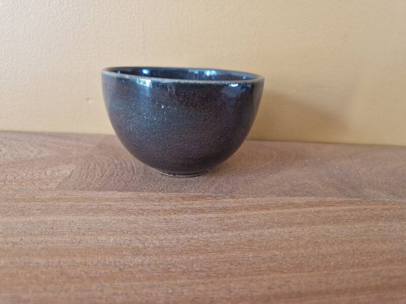 Paul Badié (Born in 1945) - Brown colored bowl - urn with red and gray highlights - In enameled stoneware