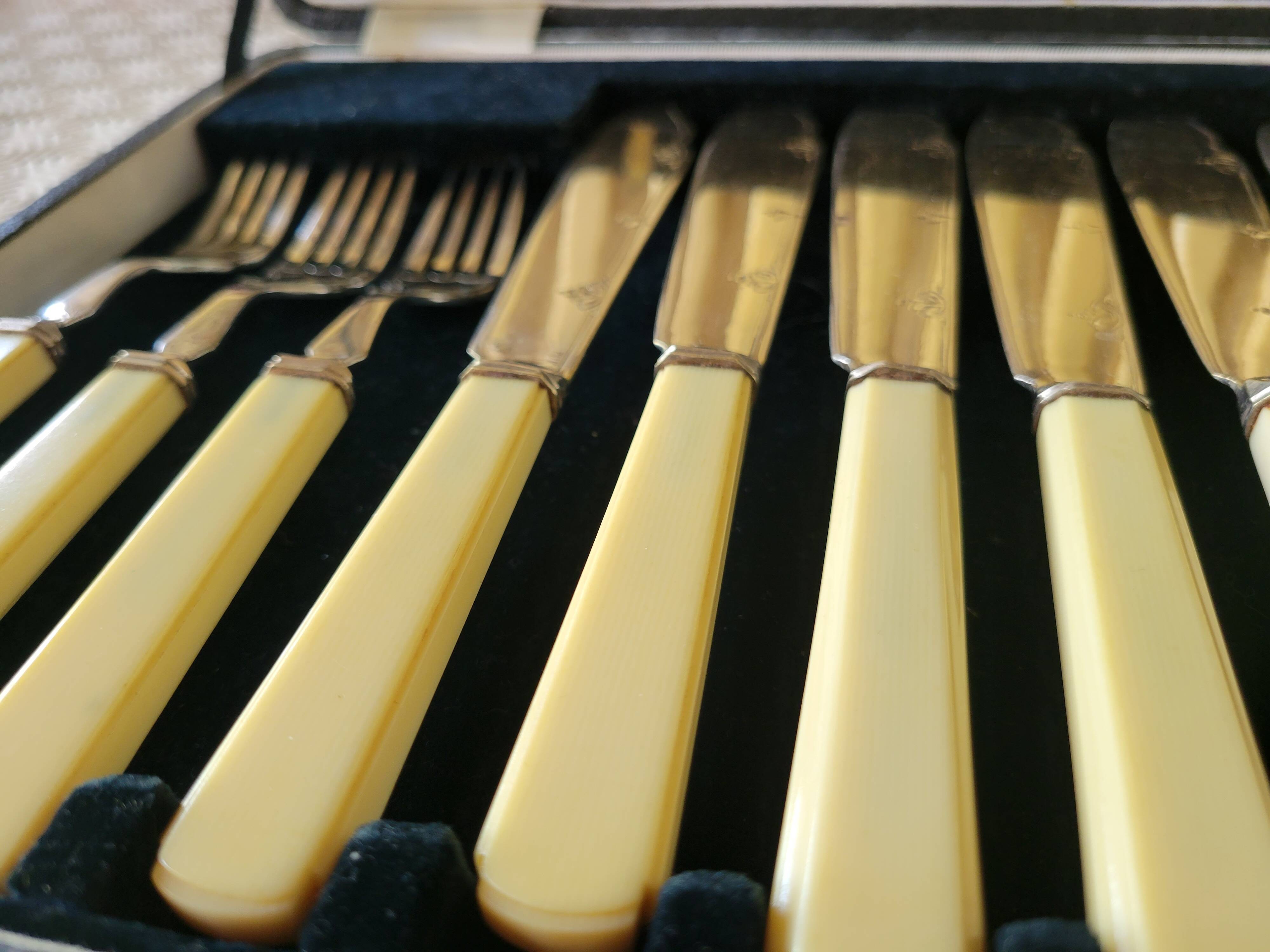 Old fish service for 12 people