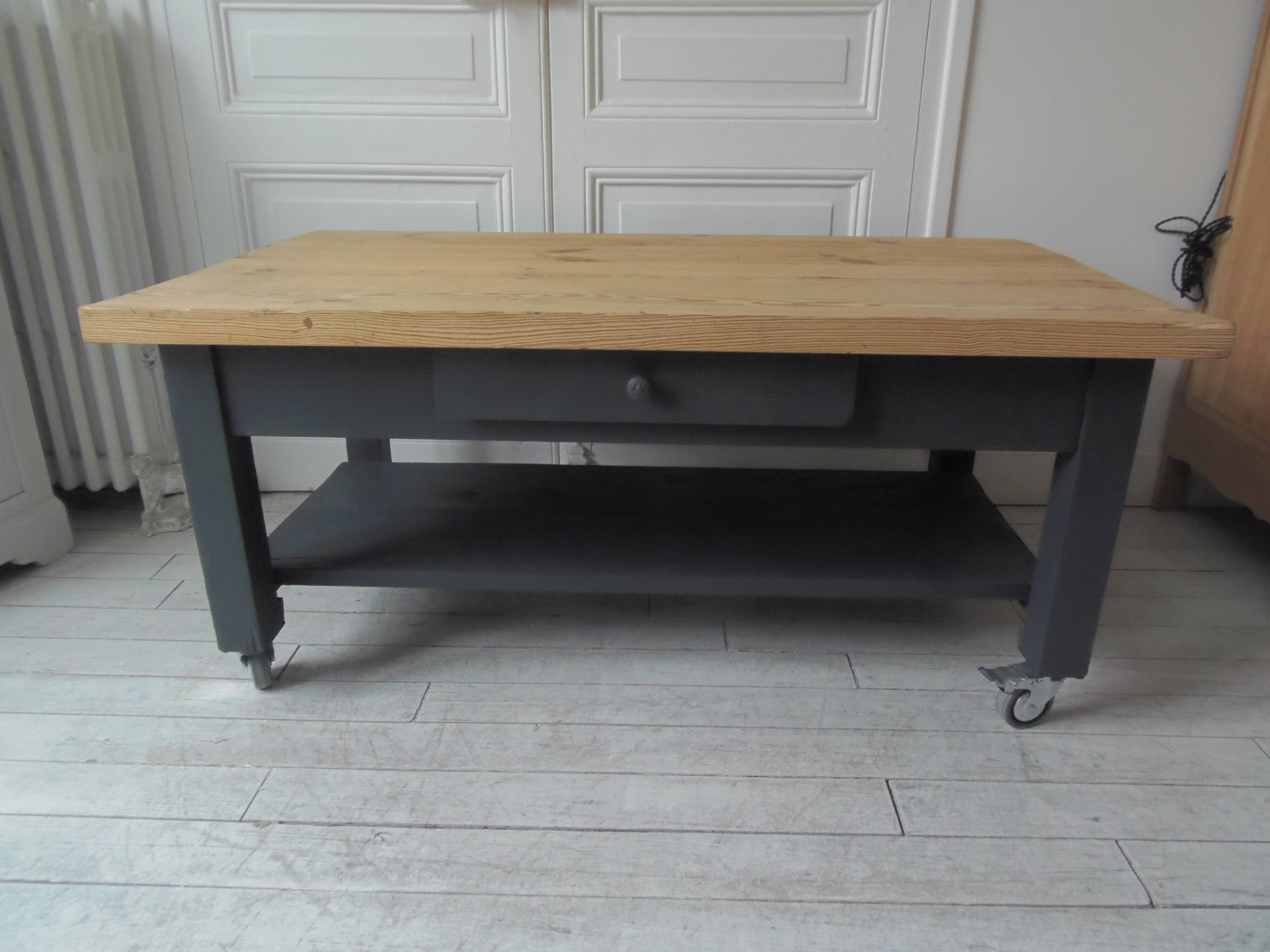 Coffee table on casters, 1 drawer, 1 shelf, re-enchanted in slate gray, wooden top.