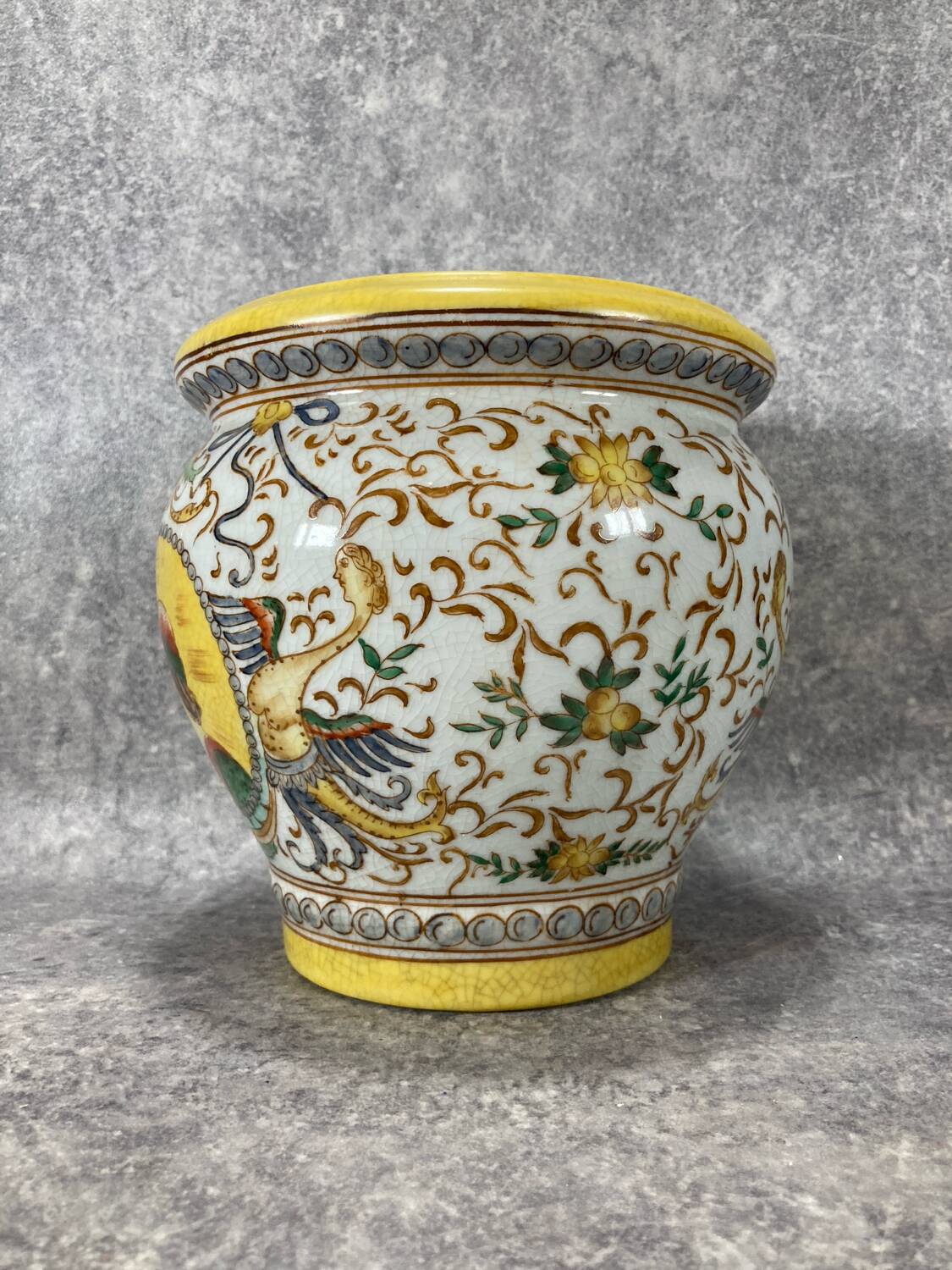 Pot/Cachepot. Italian Renaissance Majolica ceramic. Asiatic style