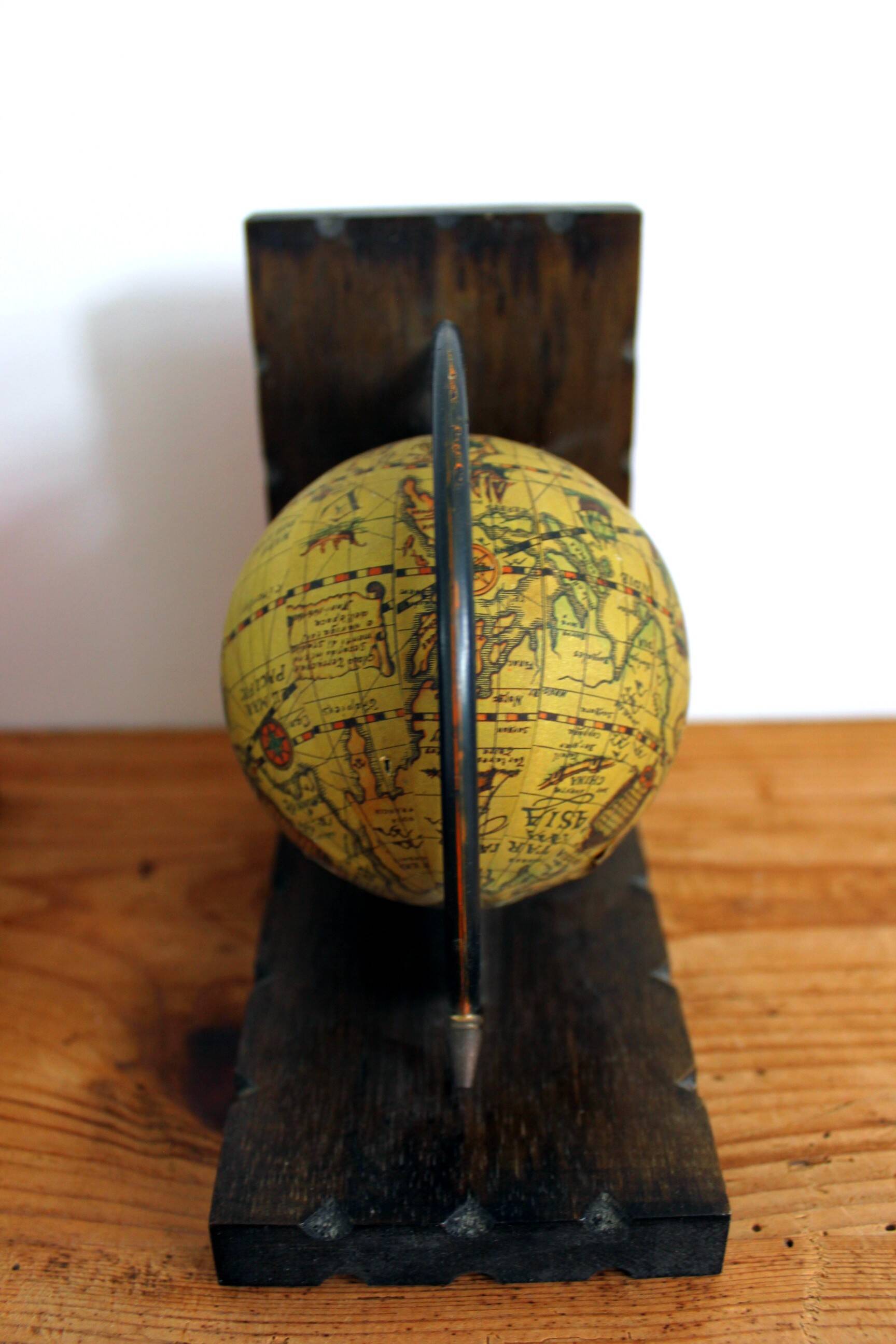 Terrestrial globe bookend