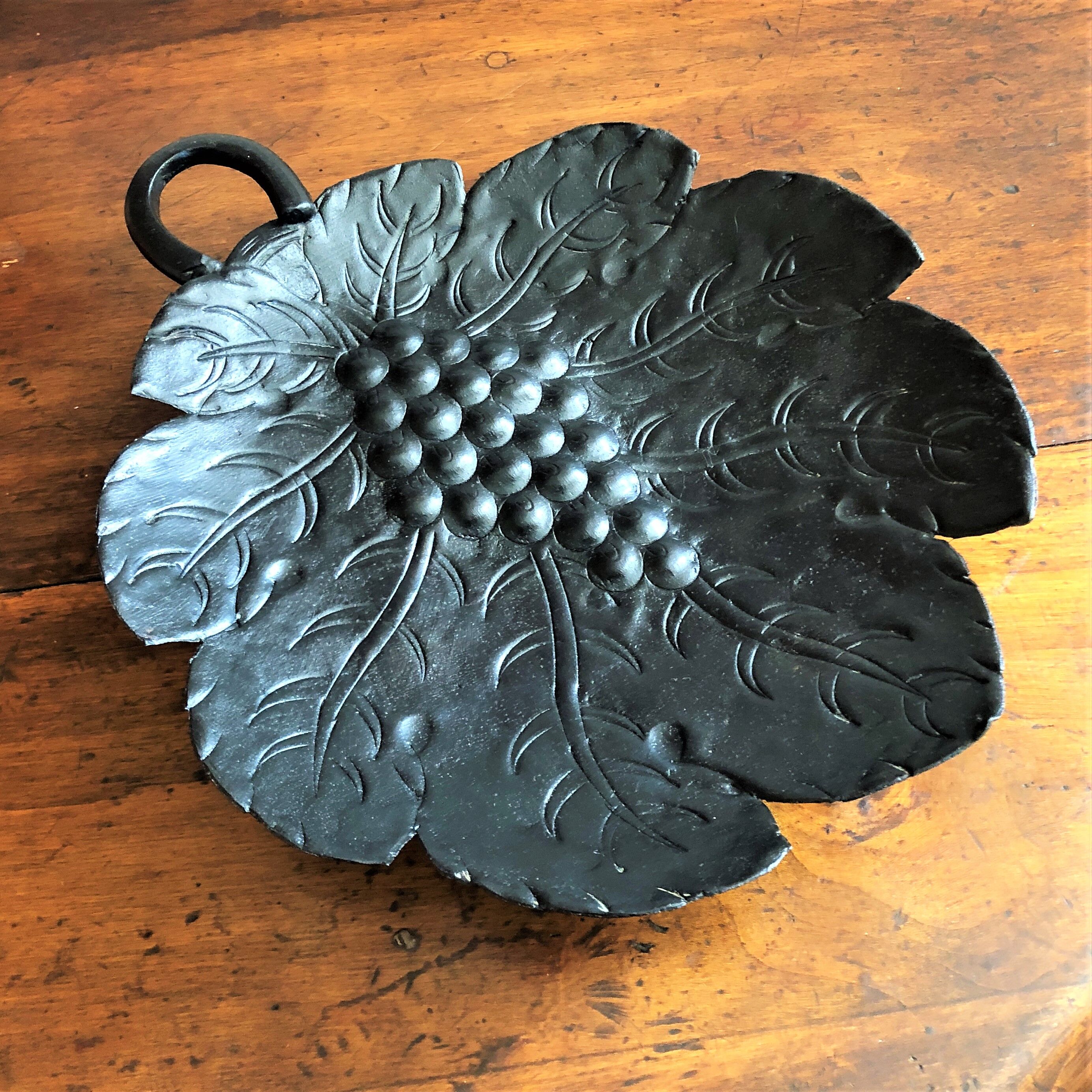 Vide-poche ou plat métal feuille de vigne et grappe de raisin