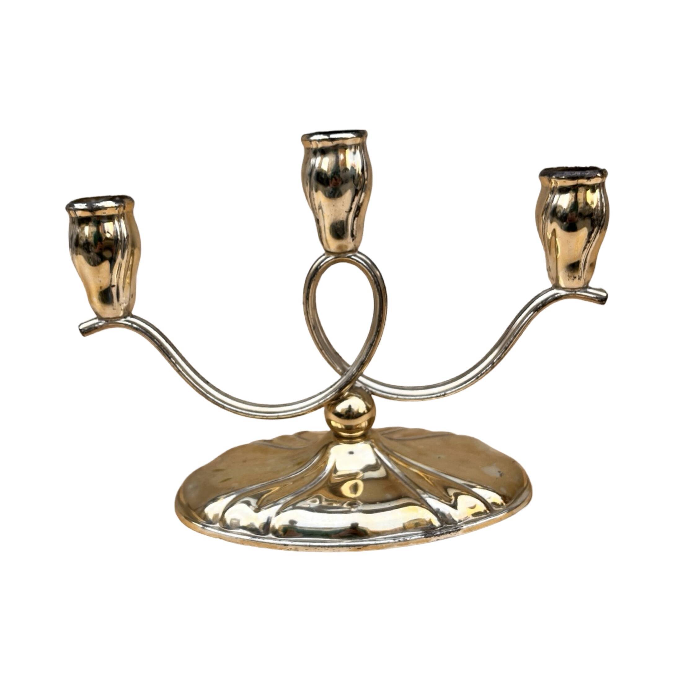 Chandelier à trois bras en métal plaqué, Allemagne, années 1940.